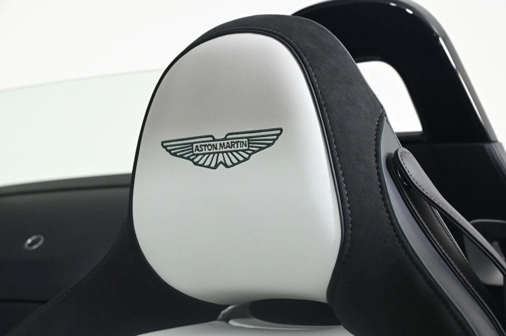 mph017_1766726988_new_2026_aston_martin_vantage_sroadster_11350_22956754_17_1024_75910c5a48