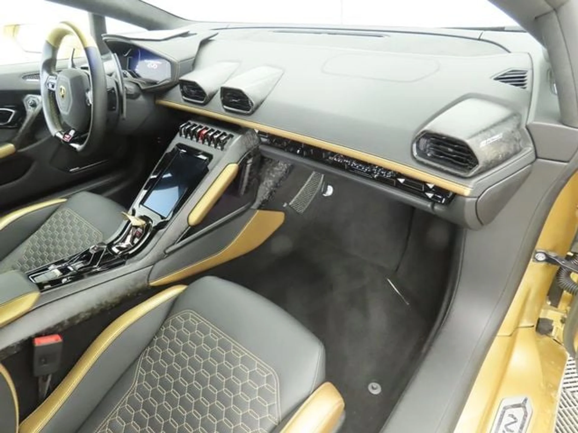 mph017_1768449081_used_2022_lamborghini_huracan_evo_spyderawd_8868_22785143_18_640_bd8ef8d0d6