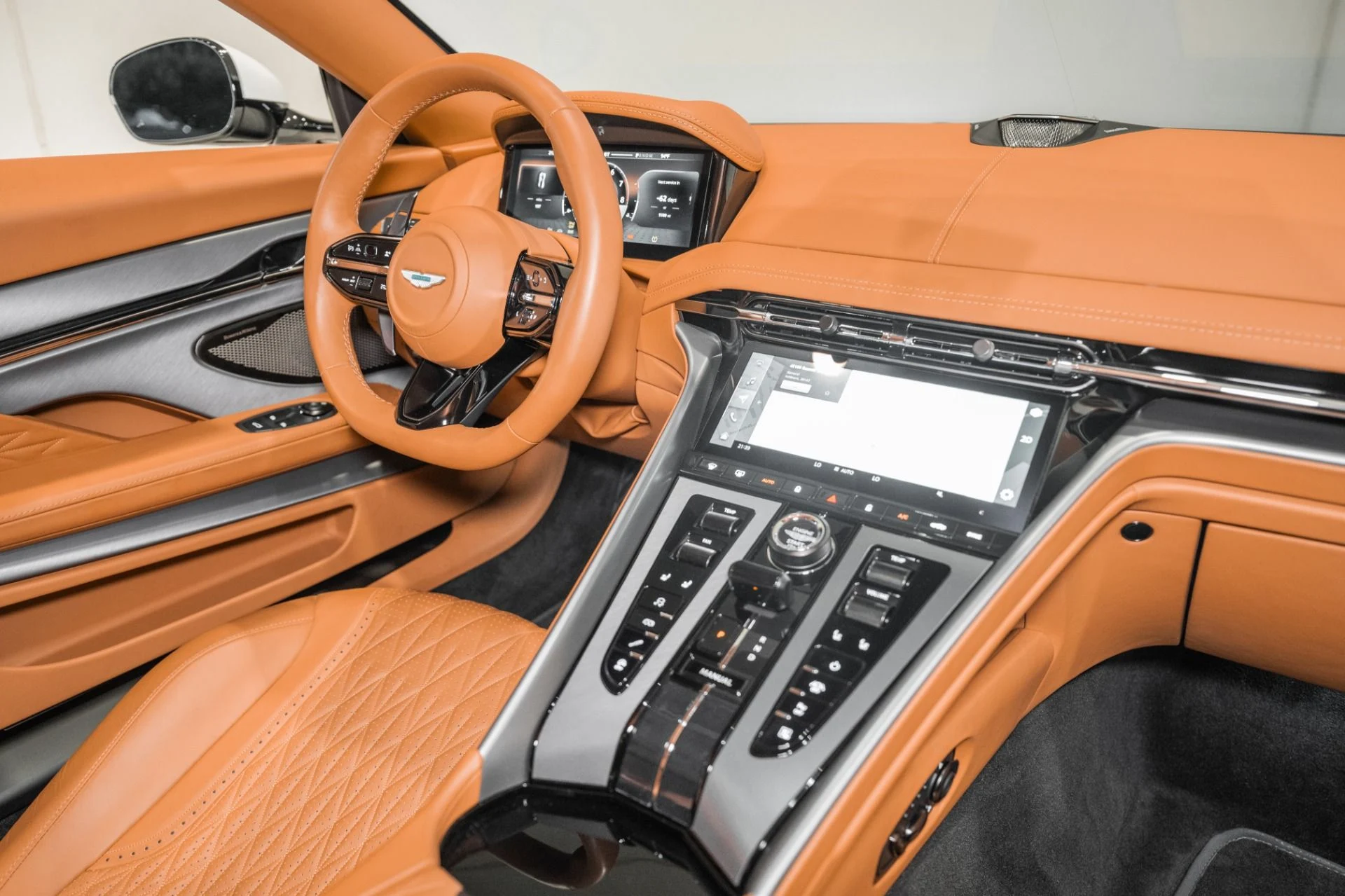 mph017_1768920145_Used_2024_Aston_Martin_DB_12_V8_COUPE_1784304834_66145af9b2