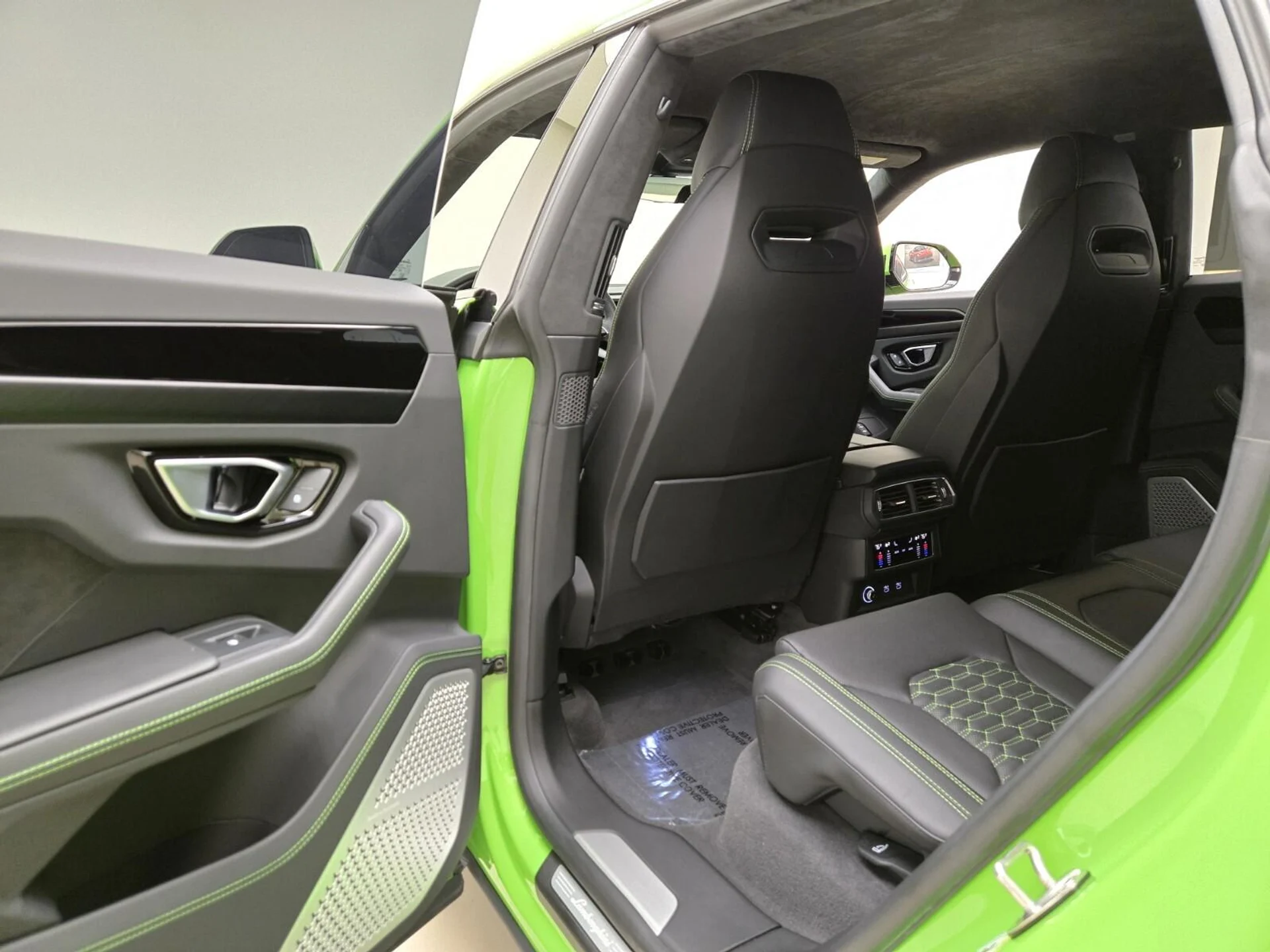 mph017_1771088037_Used_2023_Lamborghini_Urus_S_1770879329_de1ce16ae1