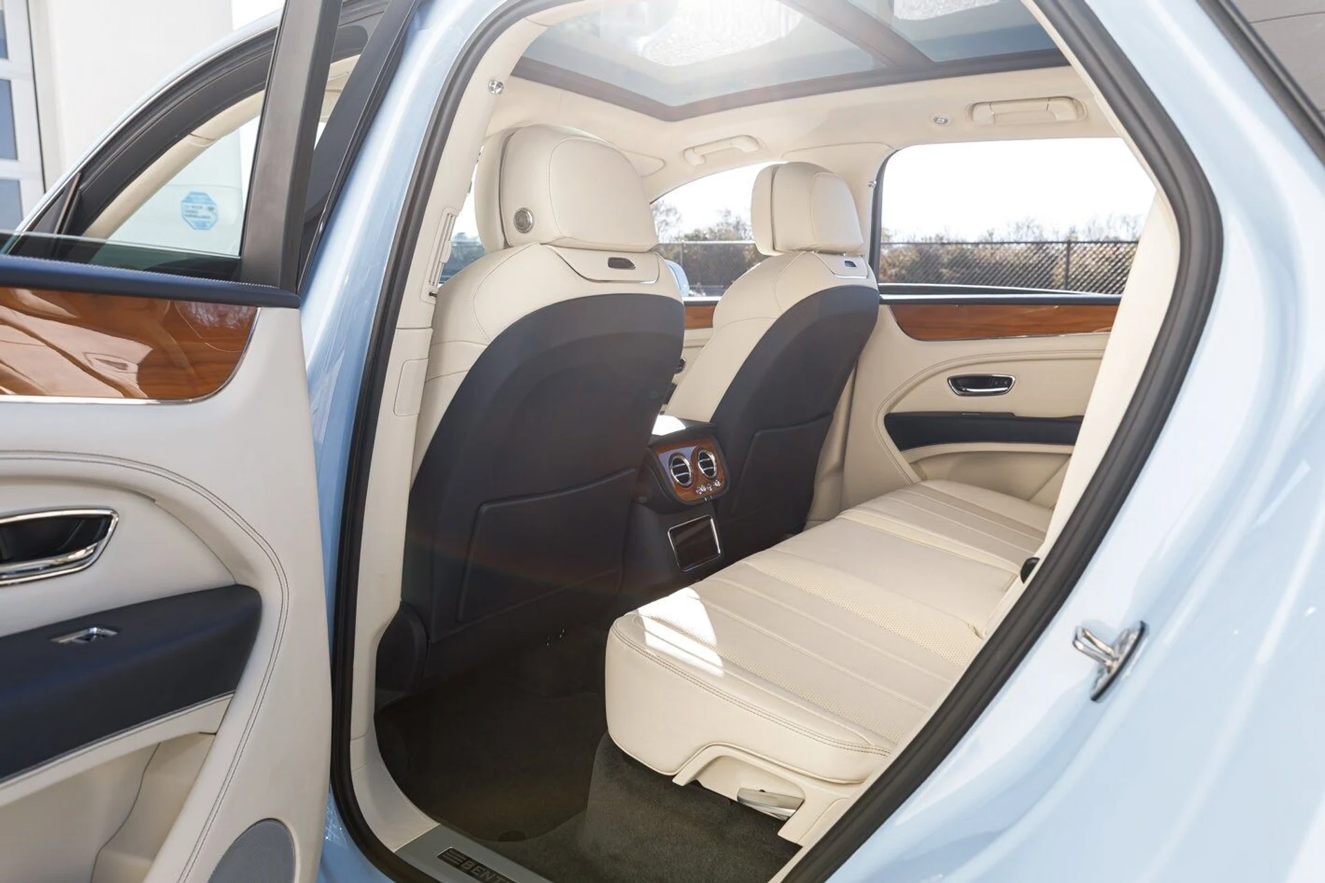 mph017_178789624_91f3c42a5631ae2748343b3a7477601bx_b02e0427ed