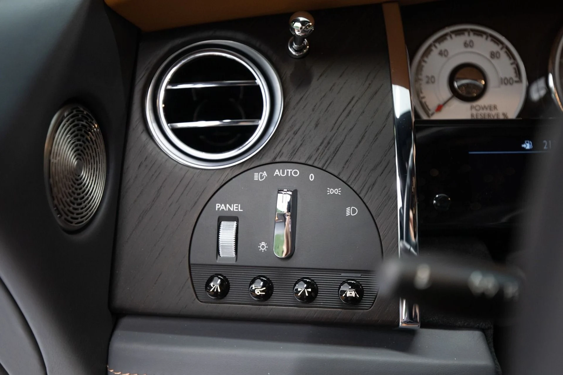 mph017_1795634897_Used_2018_Rolls_Royce_Wraith_Luminary_Collection_1708563018_5e3aea223a