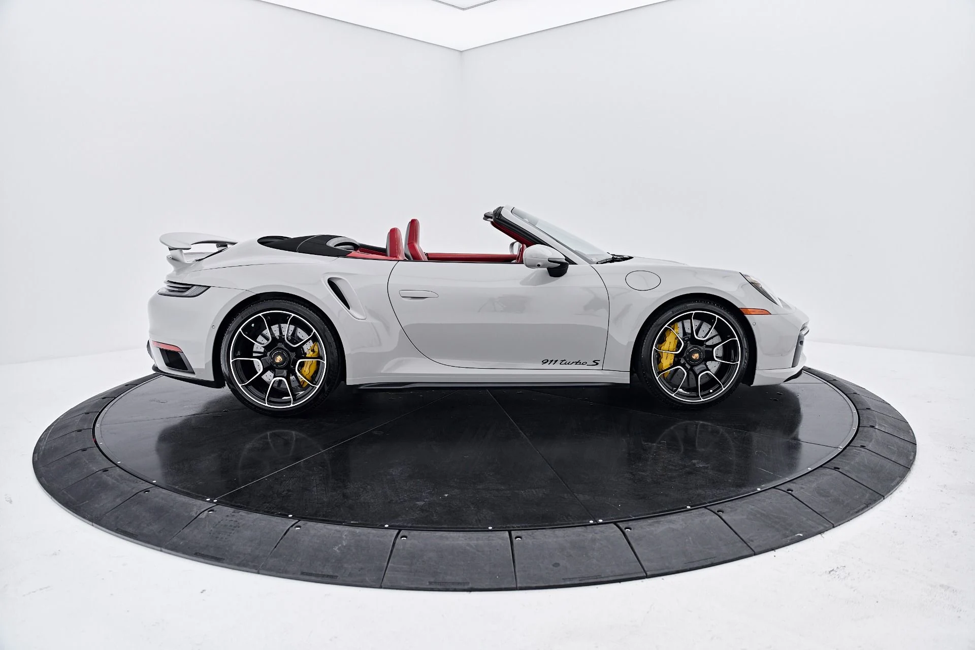 mph017_1797227805_Used_2024_Porsche_911_Turbo_S_1790987910_58a59d5002