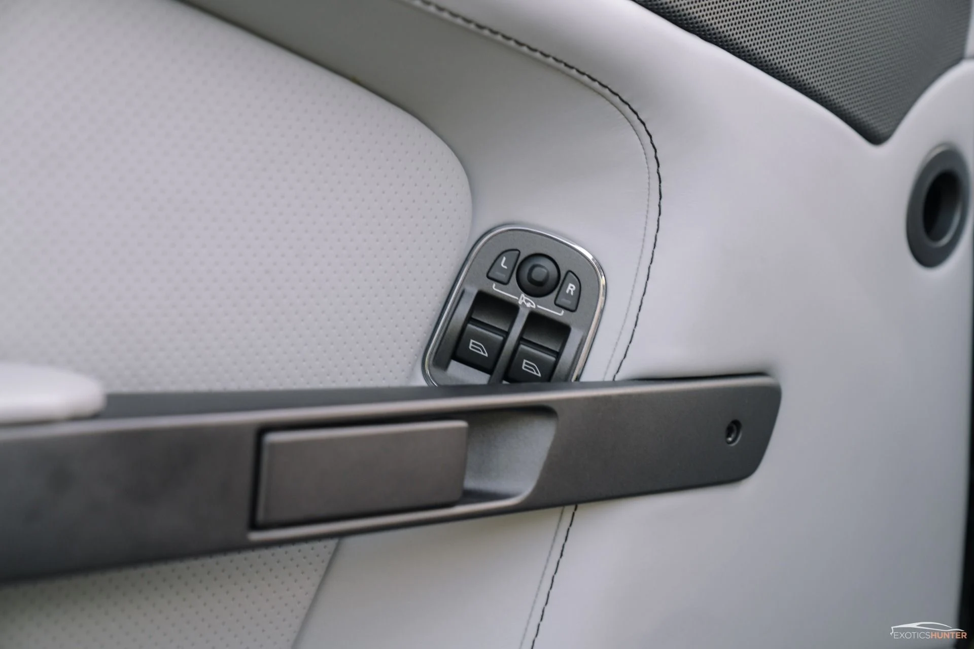 mph017_179758419_Used_2015_Aston_Martin_V8_Vantage_GT_6_Speed_w_Argento_Grey_Interior_1746627937_1a0ade0ece