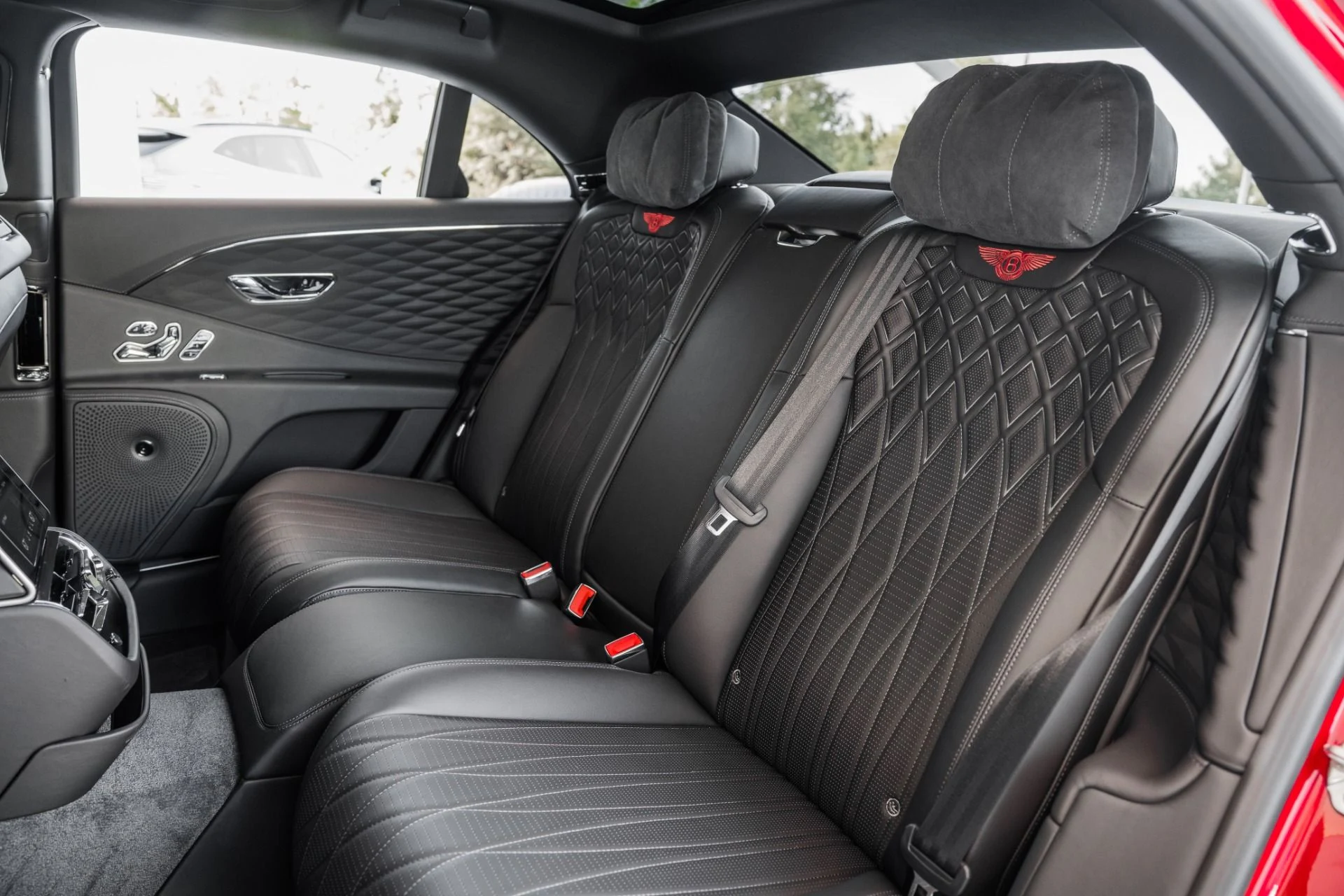 mph017_1799719454_Used_2022_Bentley_Flying_Spur_V8_1694798625_42d6a900ad