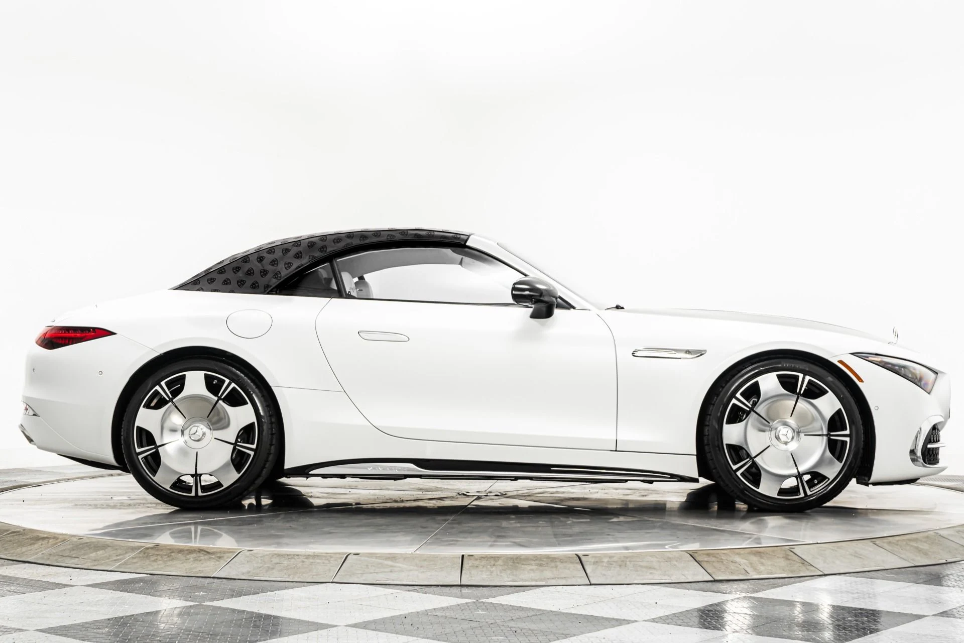 mph017_1804687027_Used_2026_Mercedes_Benz_Maybach_SL_680_Delivery_Miles_Factory_Matte_Paint_1779918409_b186fab511