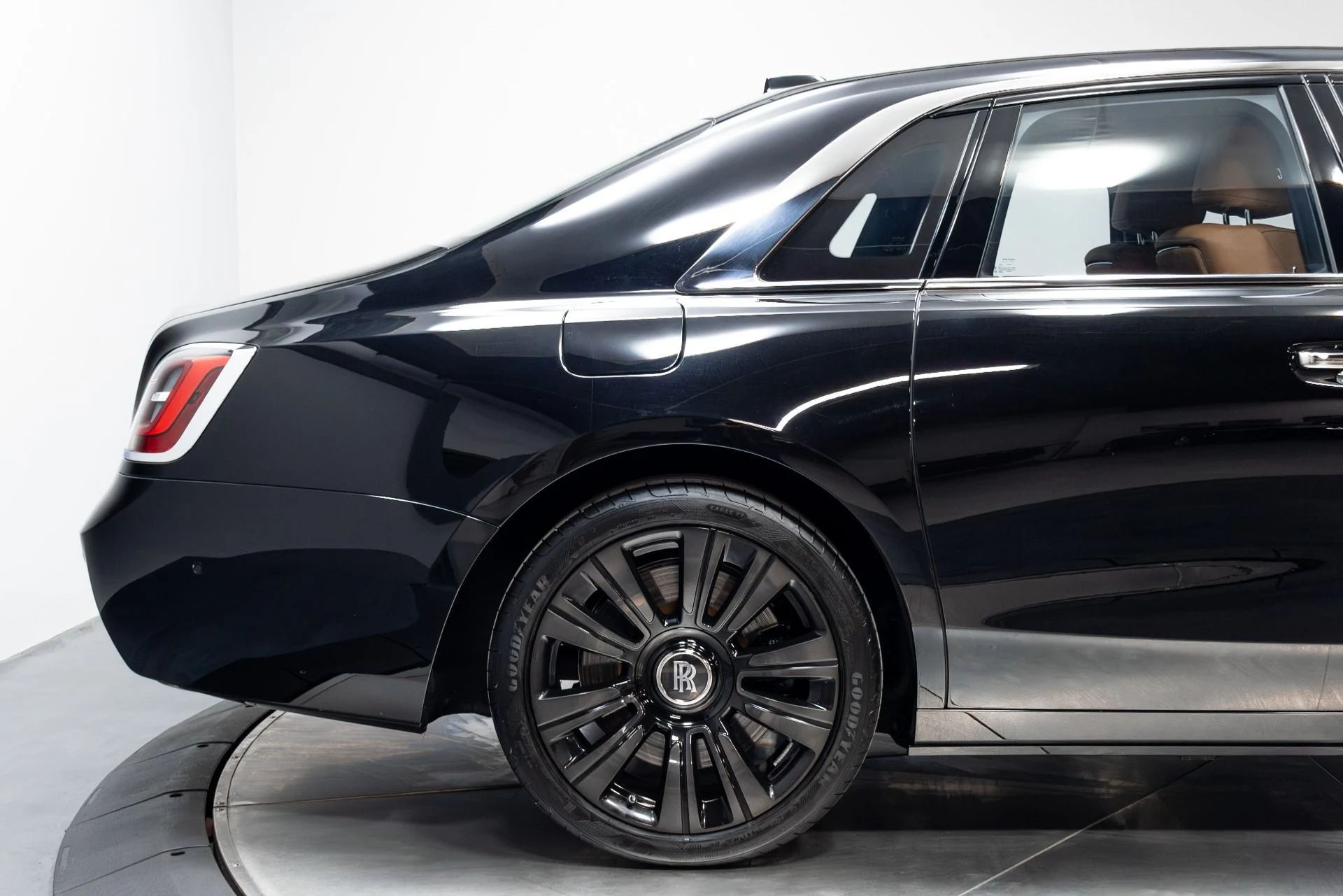 mph017_1807503746_Used_2022_Rolls_Royce_Ghost_1776785010_80088e0c6a