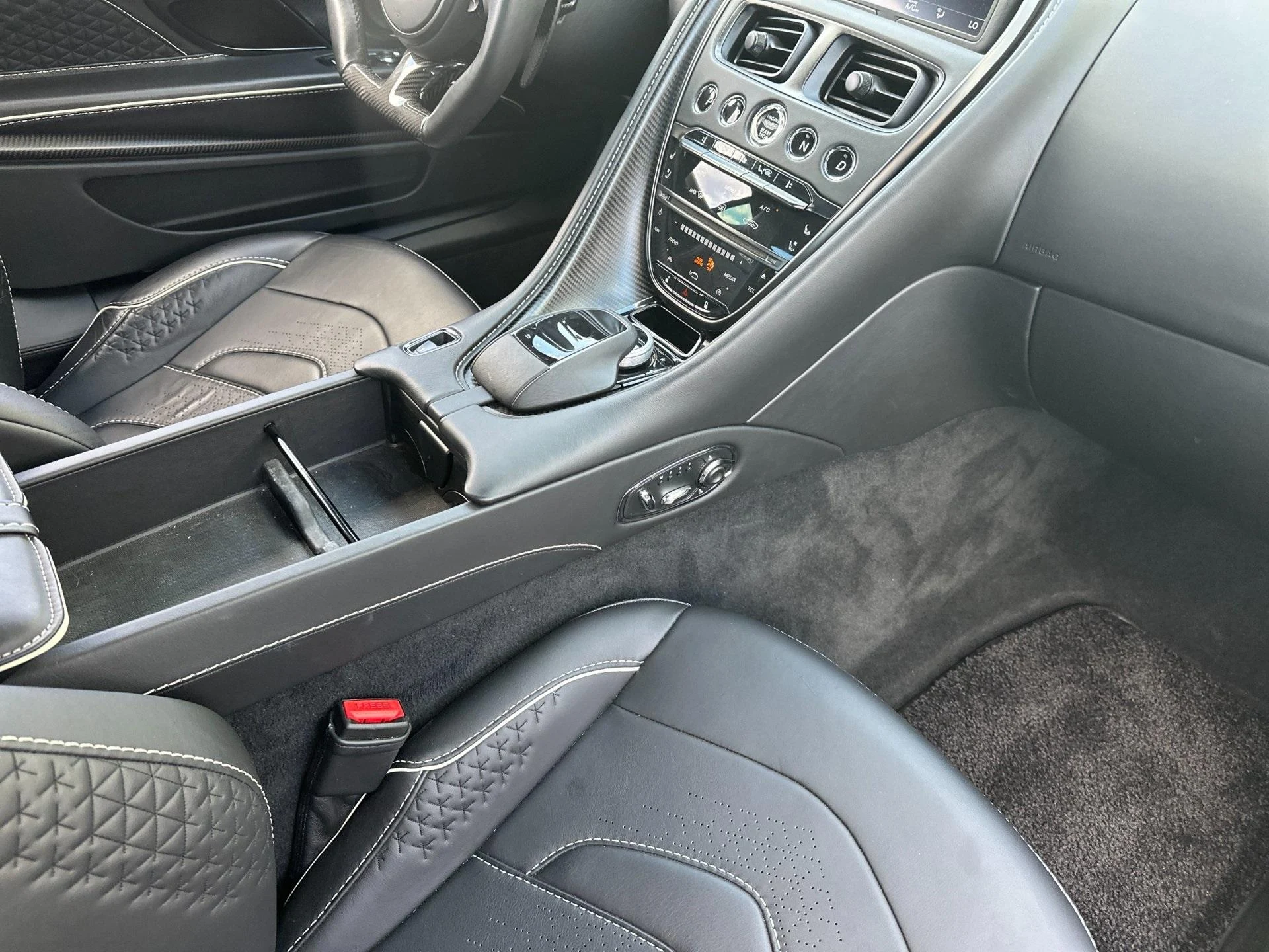 mph017_1808843116_Used_2019_Aston_Martin_DBS_Superleggera_1760105799_72613aeb81