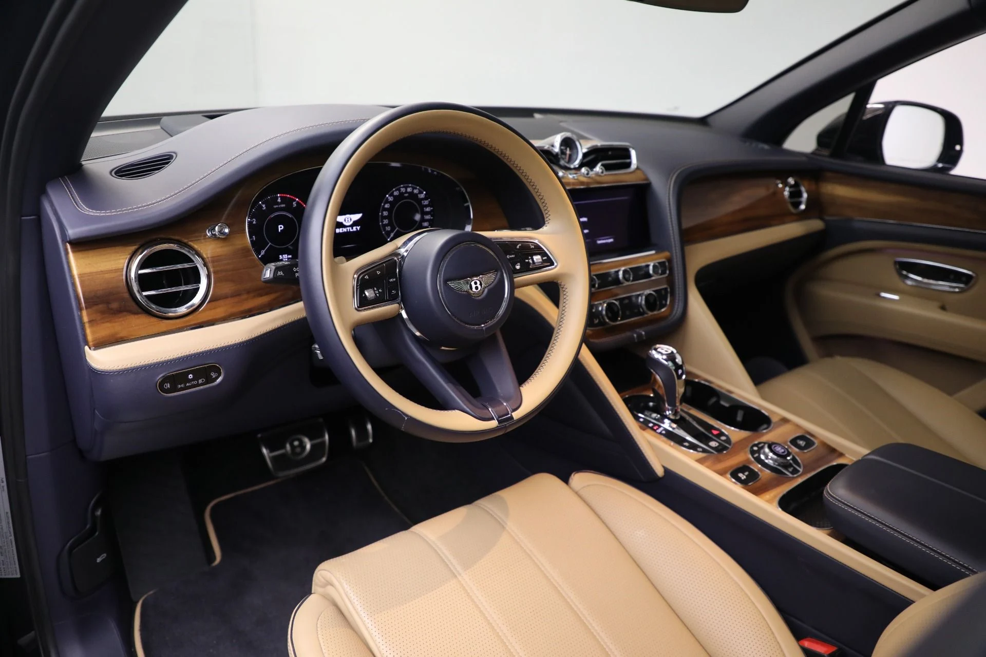mph017_1811252902_Used_2024_Bentley_Bentayga_EWB_V8_1785184003_26ecdba992