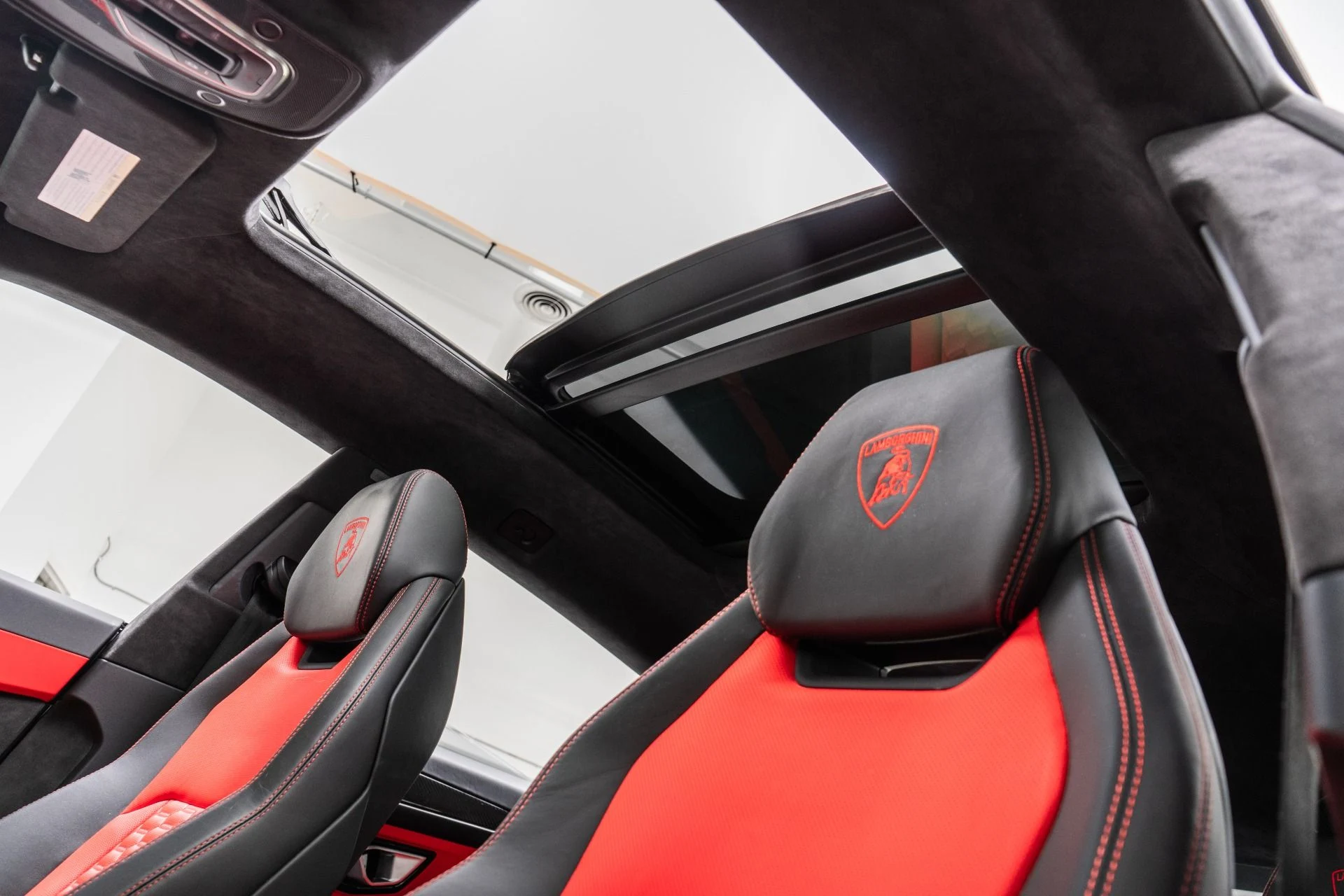 mph017_1813838847_Used_2022_Lamborghini_Urus_1792605260_9b0d8c950a