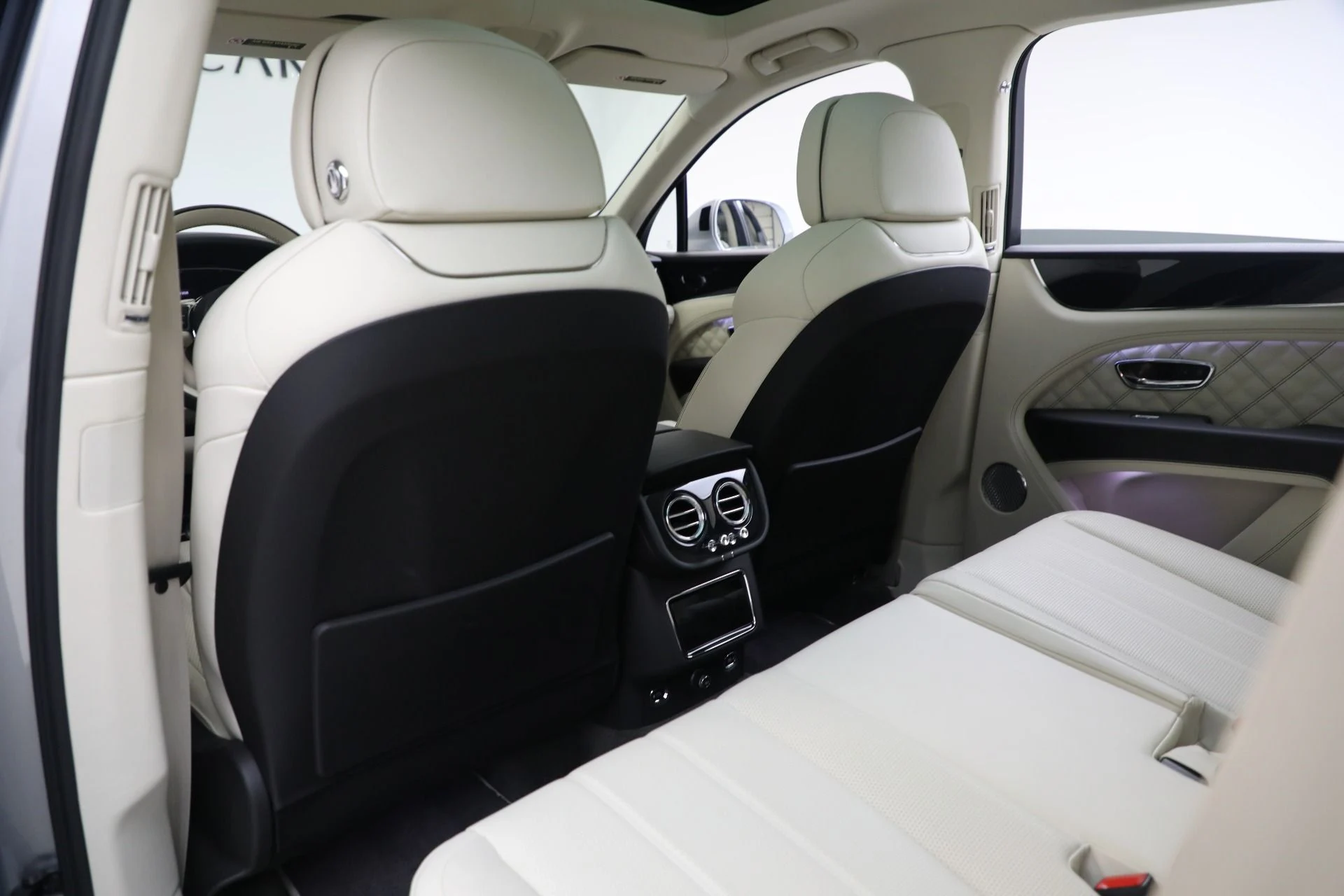 mph017_1823248554_Used_2021_Bentley_Bentayga_V8_3056fa88e5