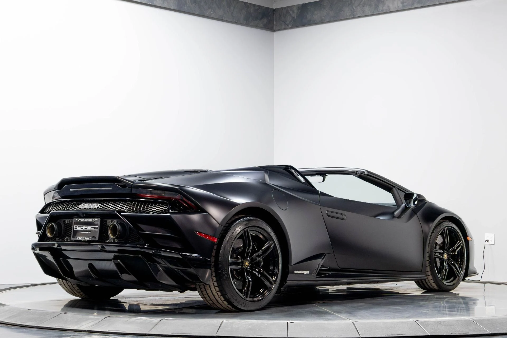 mph017_1823593132_Used_2021_Lamborghini_Huracan_EVO_EVO_Spyder_1780949077_6f8a5e7cf2