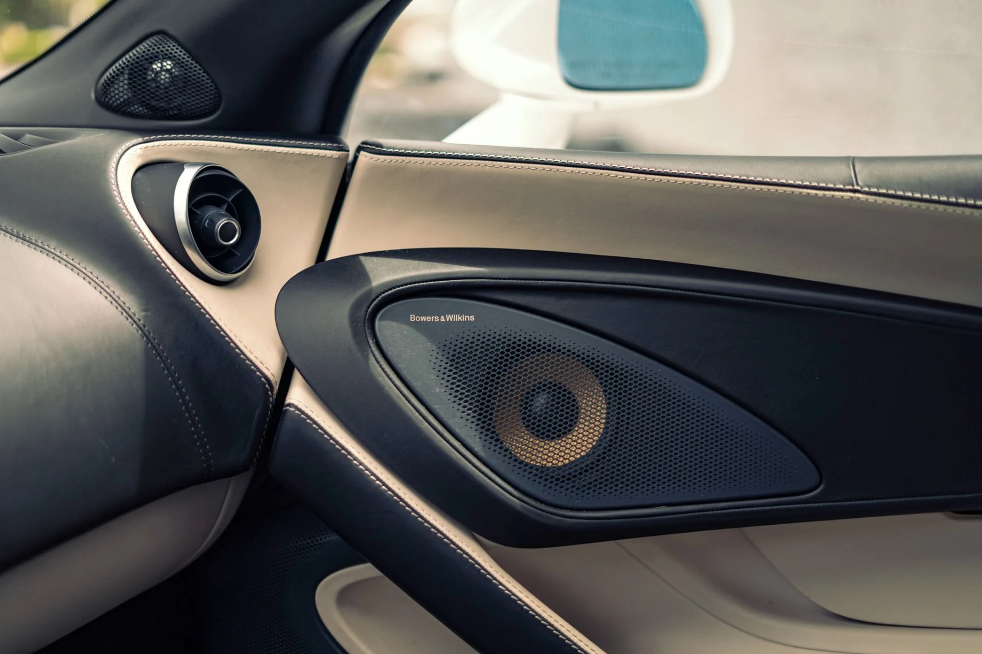 mph017_182845091_Used_2016_Mc_Laren_570_S_w_a_236_K_MSRP_LOADED_w_MSO_Carbon_Options_1776279753_171130118b