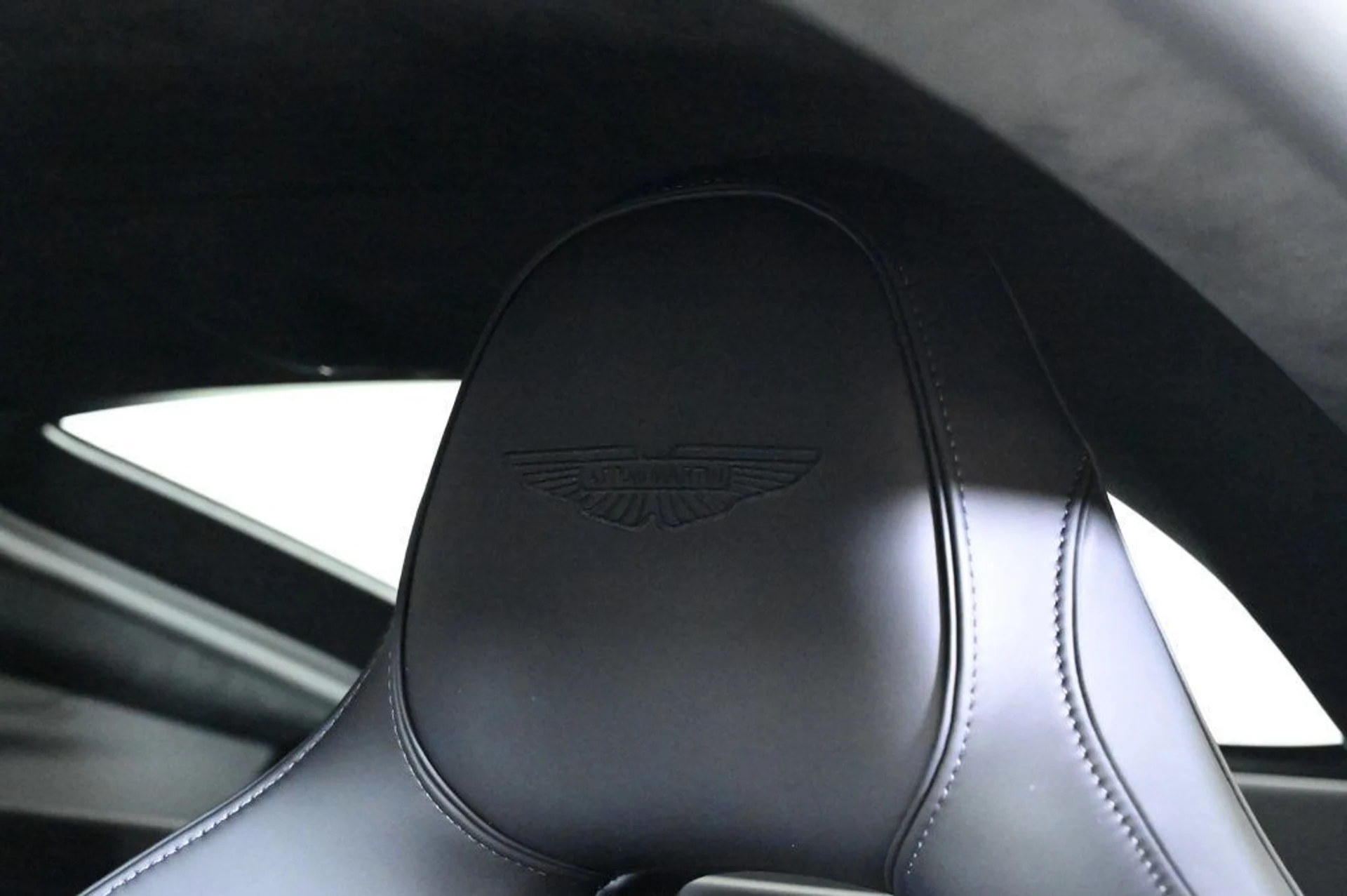 mph017_184794953_new_2026_aston_martin_vantage_coupe_11350_22901326_17_1024_e66169a496