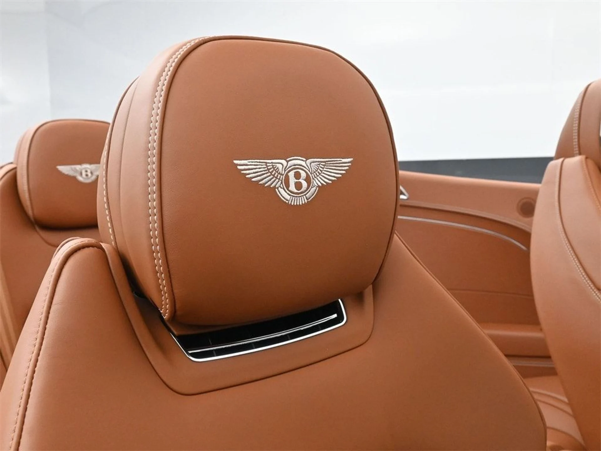 mph017_1859537870_b9f104d7fb83e6f46d3414be7dfcc2b1x_d1f4ab7a94