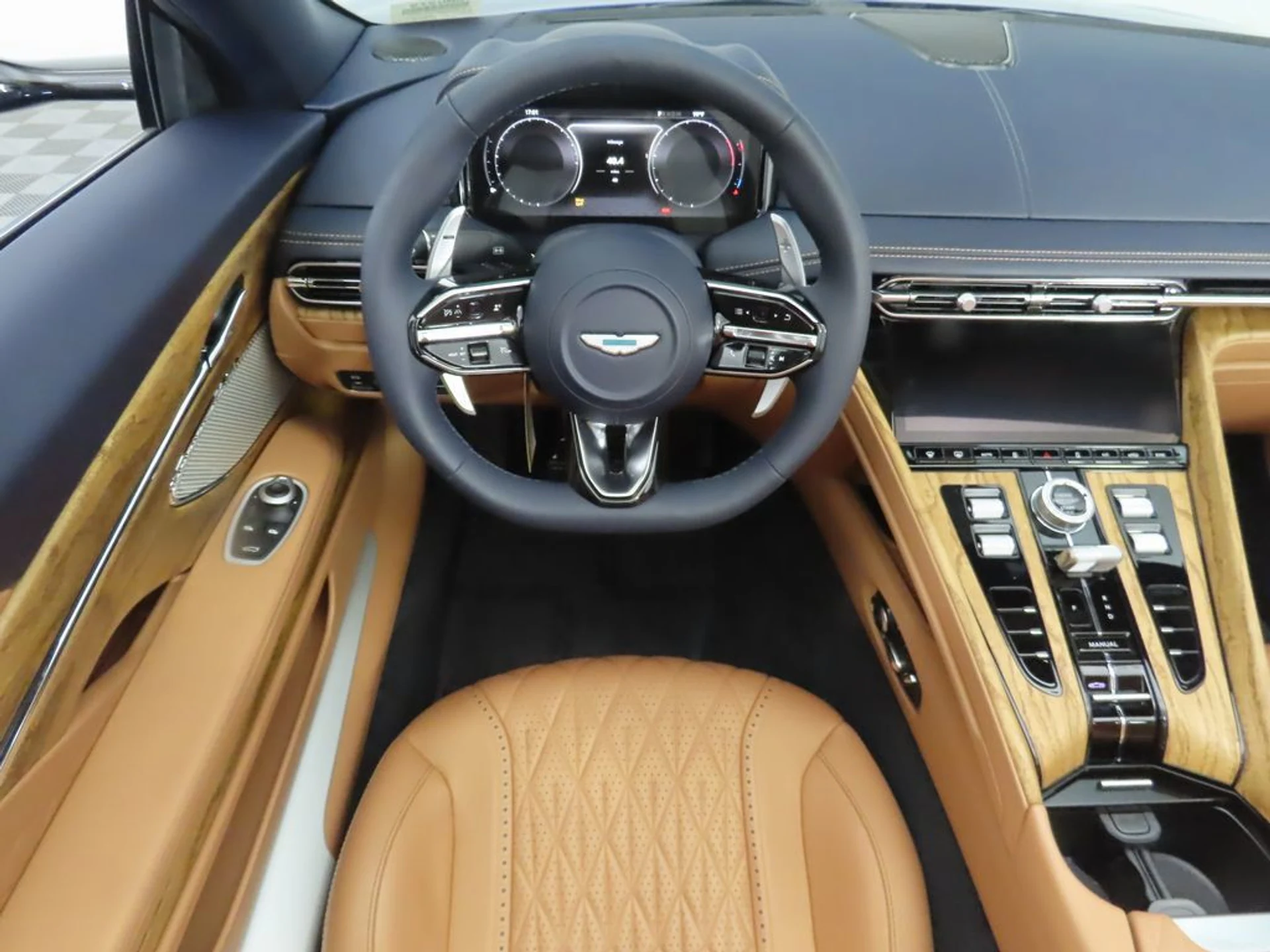 mph017_1863371197_used_2026_aston_martin_db12_volante_8119_23037586_18_1024_e7c4004c43