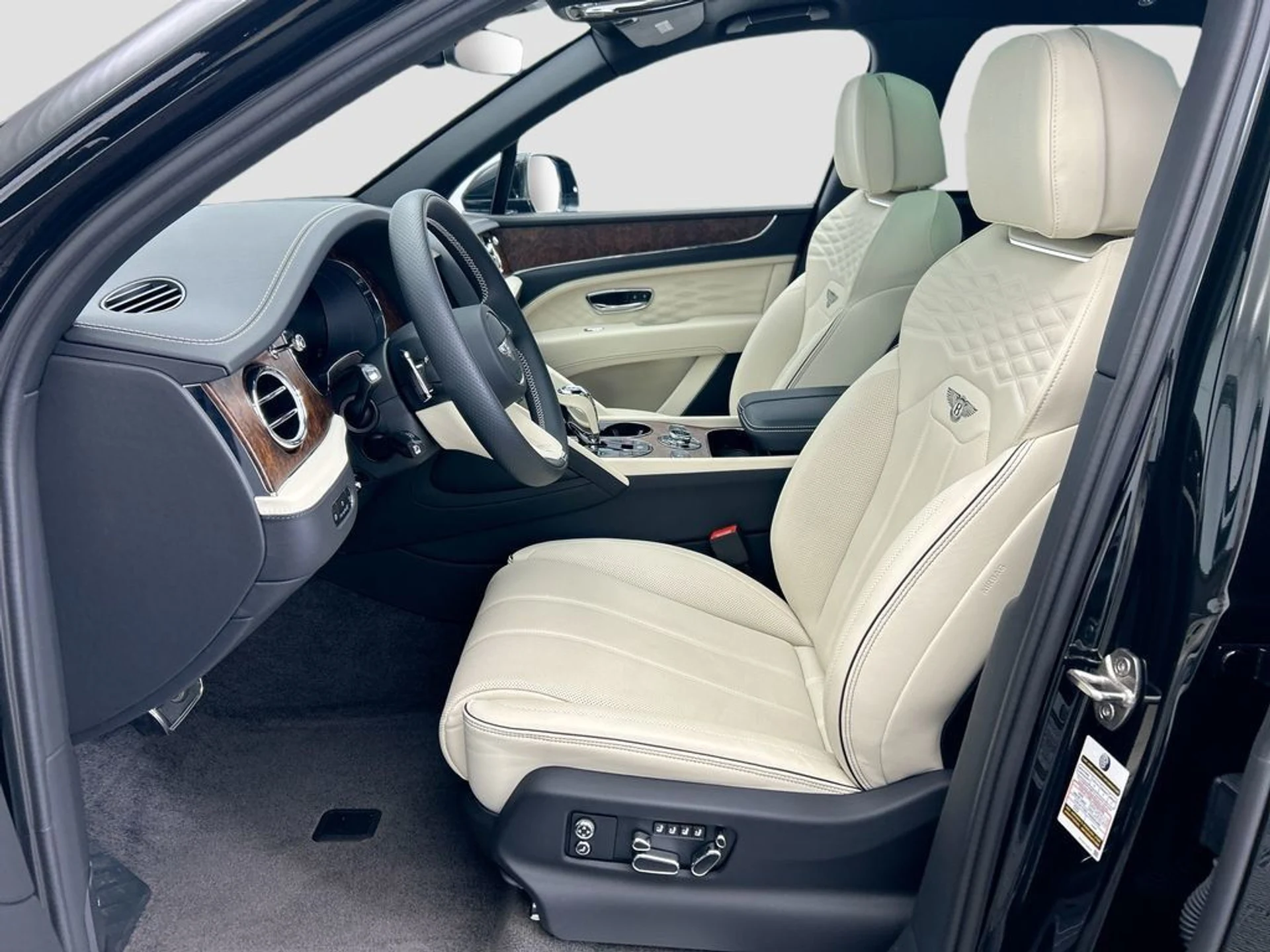 mph017_1871420877_used_2025_bentley_bentayga_ewb_v8awd_8119_22989350_18_1024_445c879951