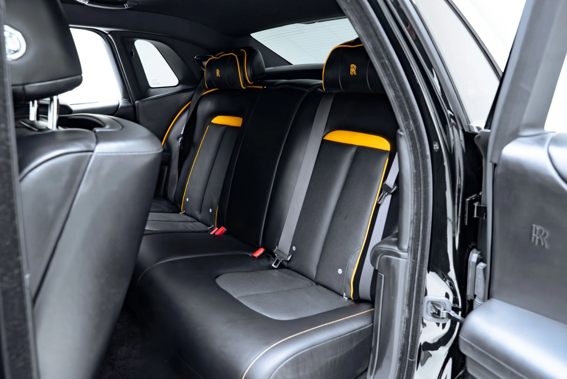 mph017_1874504843_Used_2022_Rolls_Royce_Ghost_1776983451_d0702a17bb