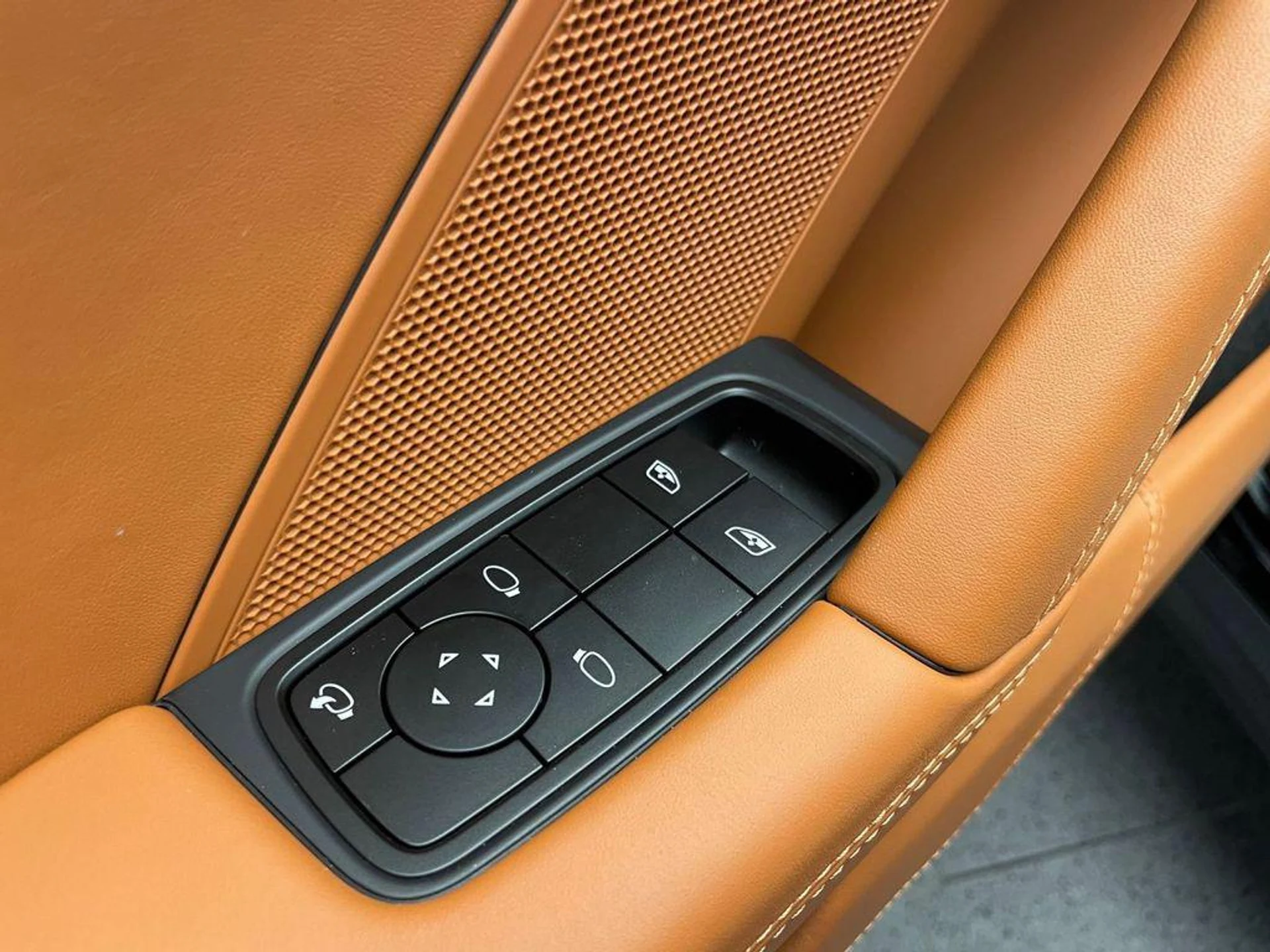 mph017_1881032126_9_S8_Qc_U23ti_Ti3y8_GV_Npq_Td_Ry4_I_bb8ac92c6e