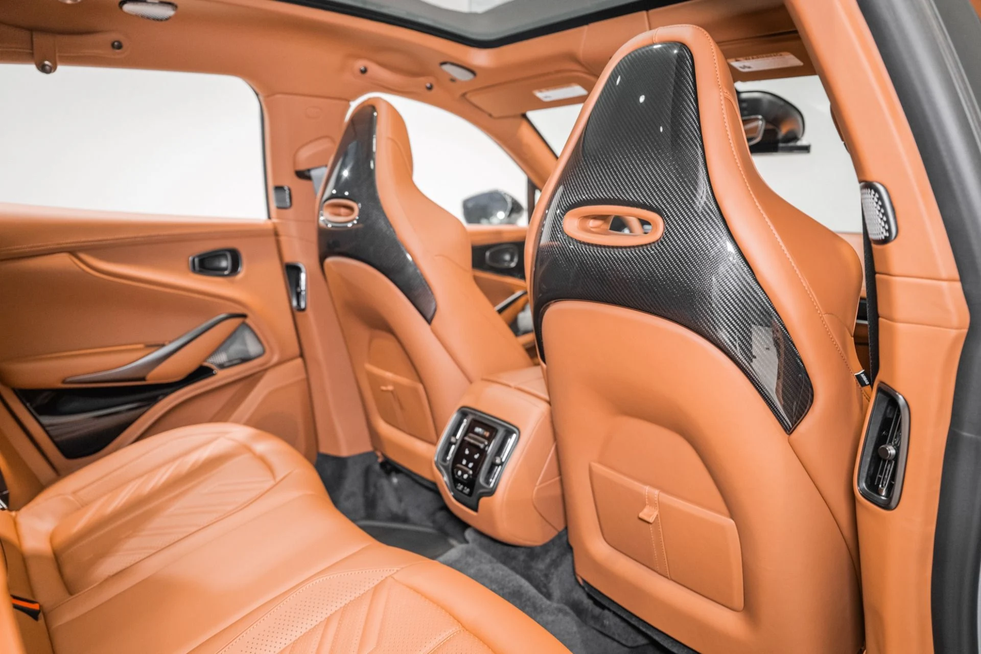 mph017_1890527290_New_2026_Aston_Martin_DBX_S_1780937216_aedcd2800d