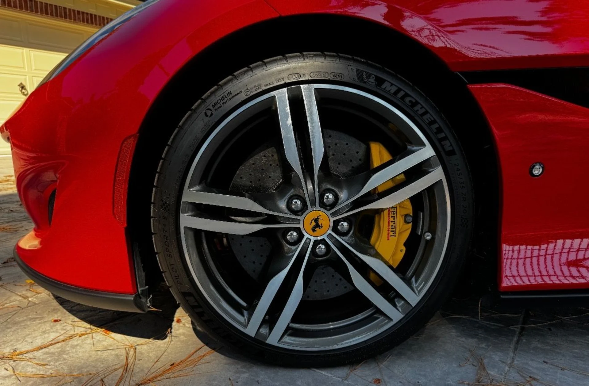 mph017_1893071279_Used_2019_Ferrari_Portofino_1760471451_7661aa933b