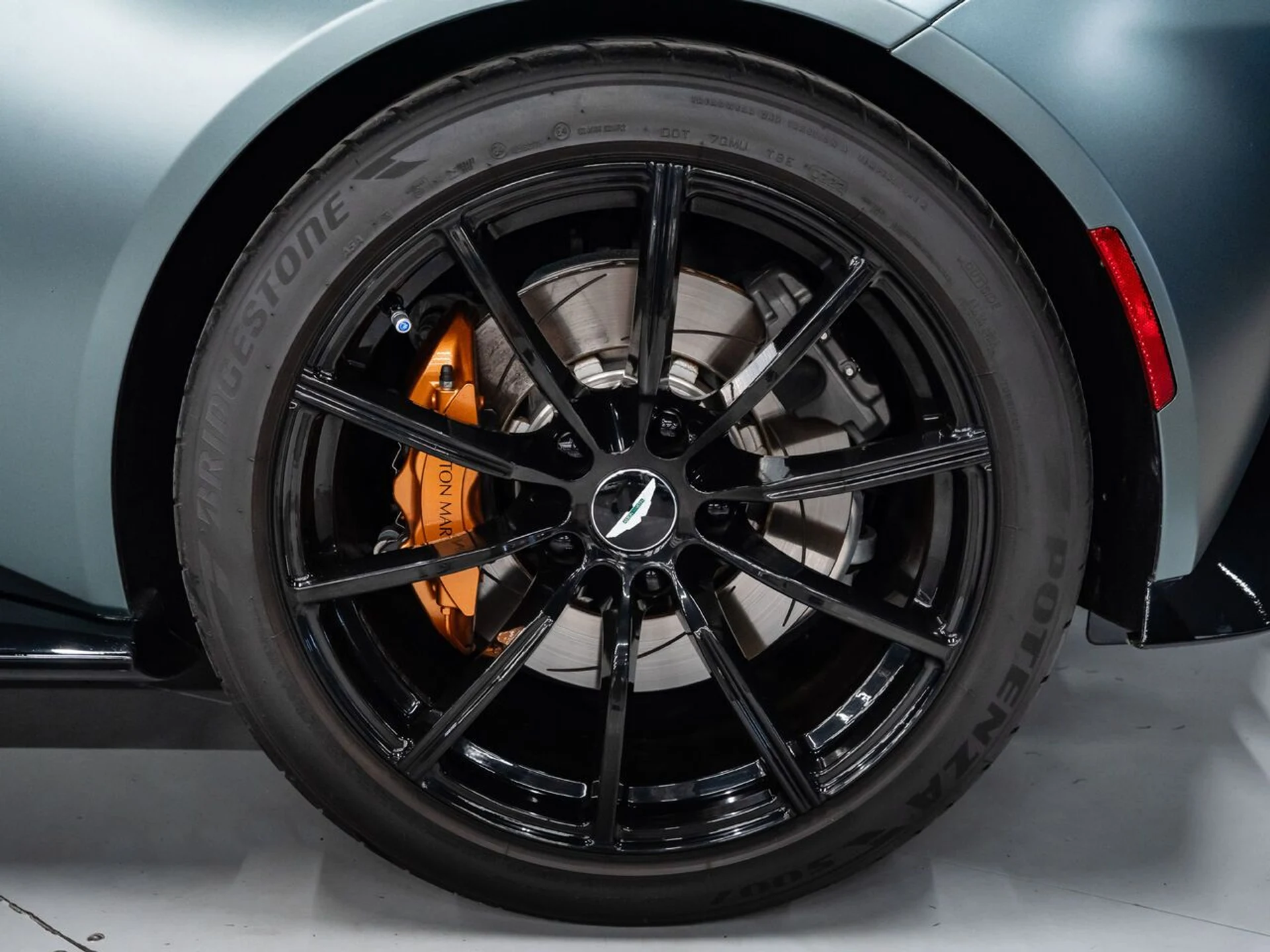 mph017_1895328663_aston_martin_vantage_2020_197c5daaaf