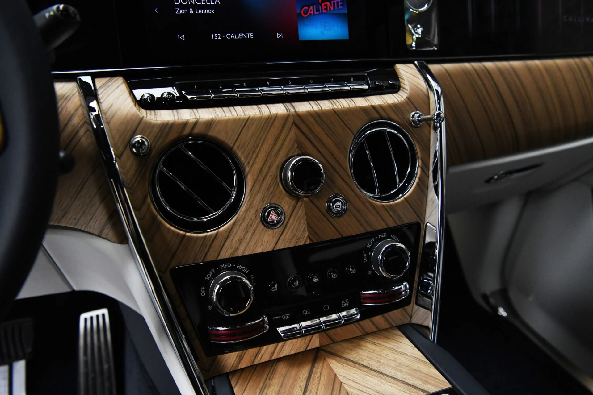 mph017_1895843378_11740_p19_l_ba37b0d58f