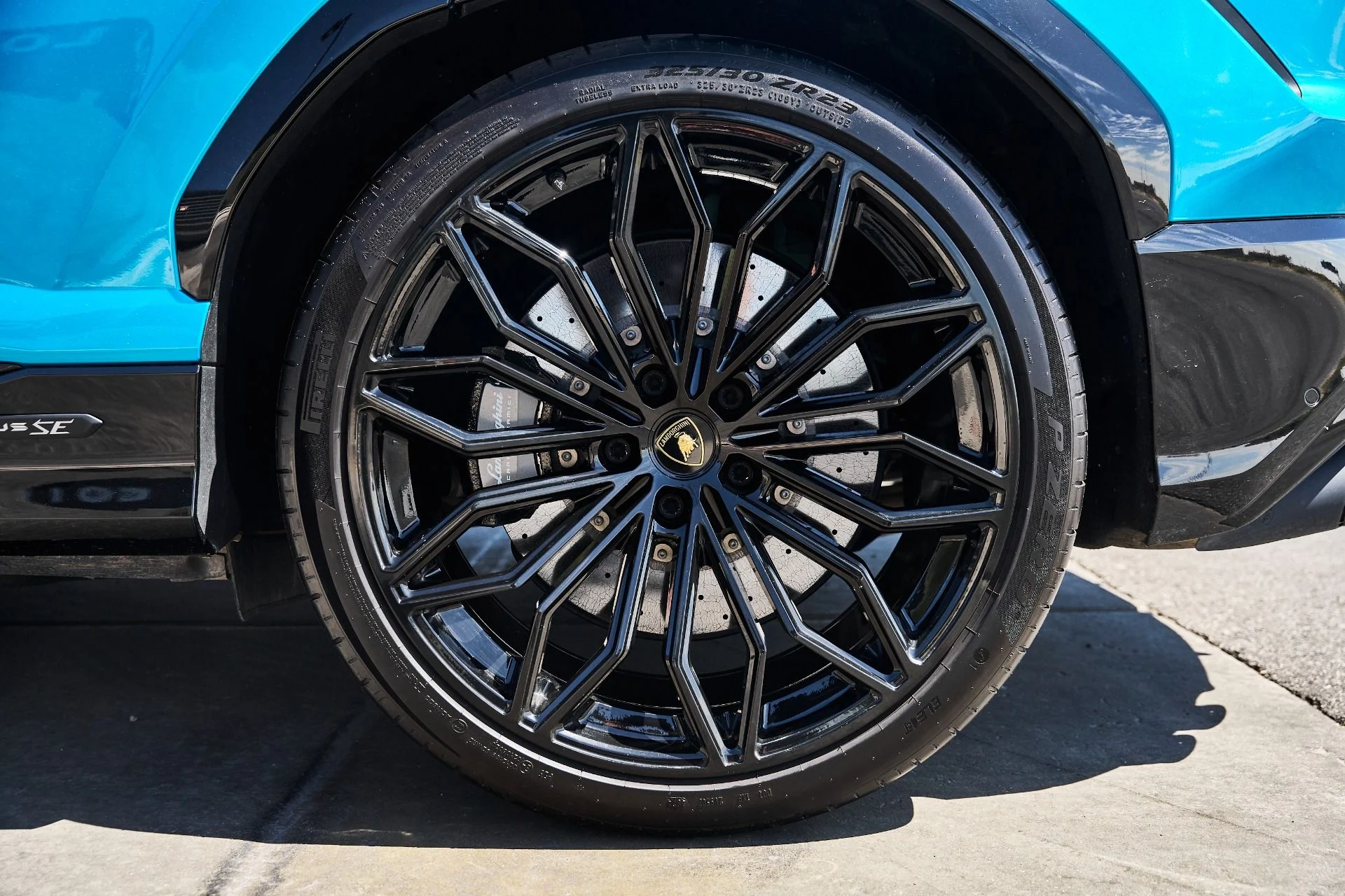 mph017_1896351258_Used_2025_Lamborghini_Urus_SE_1781314188_62524316d1
