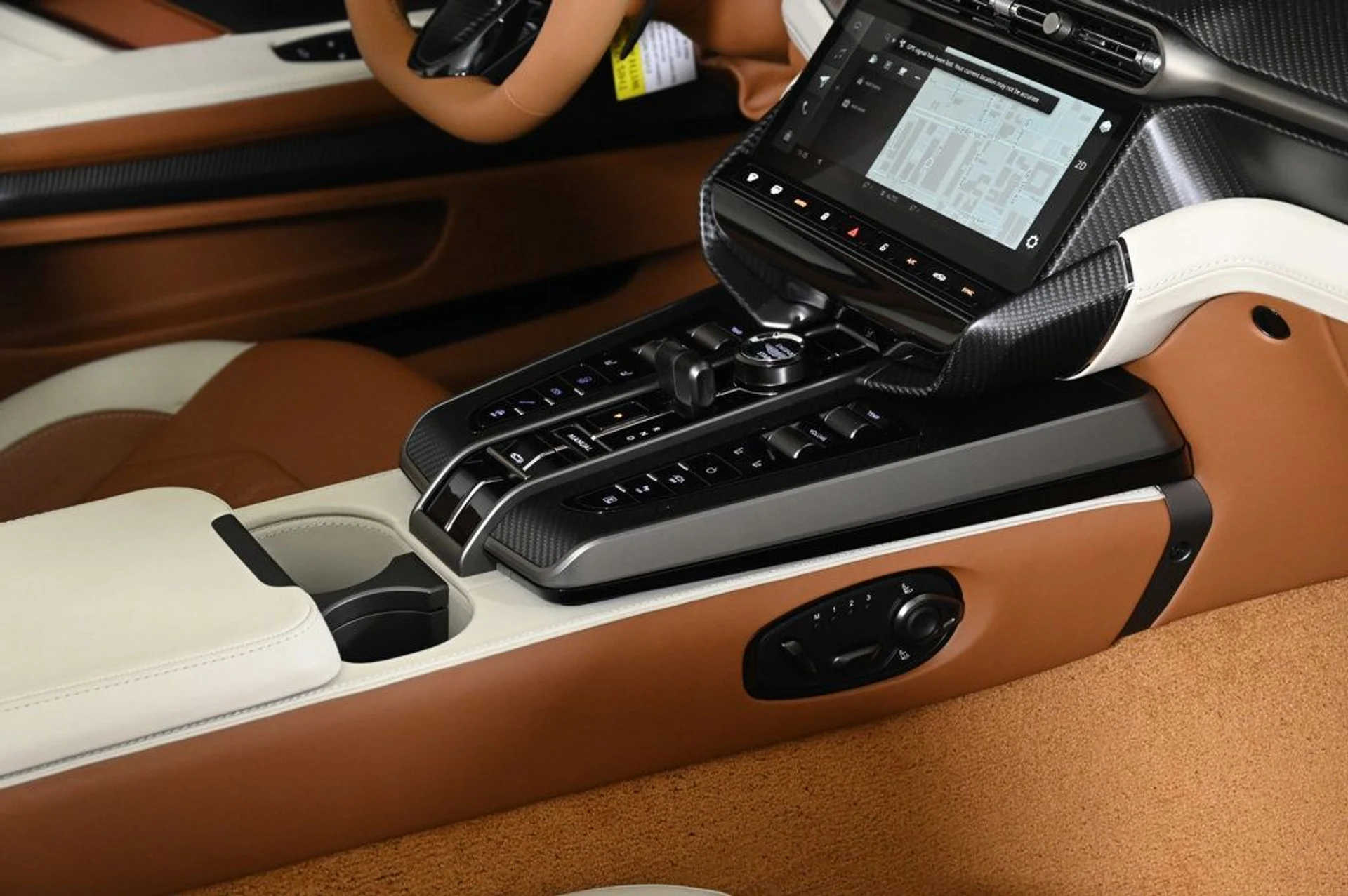 mph017_1900374427_new_2026_aston_martin_vanquish_volante_11350_22936963_17_1024_651194852a