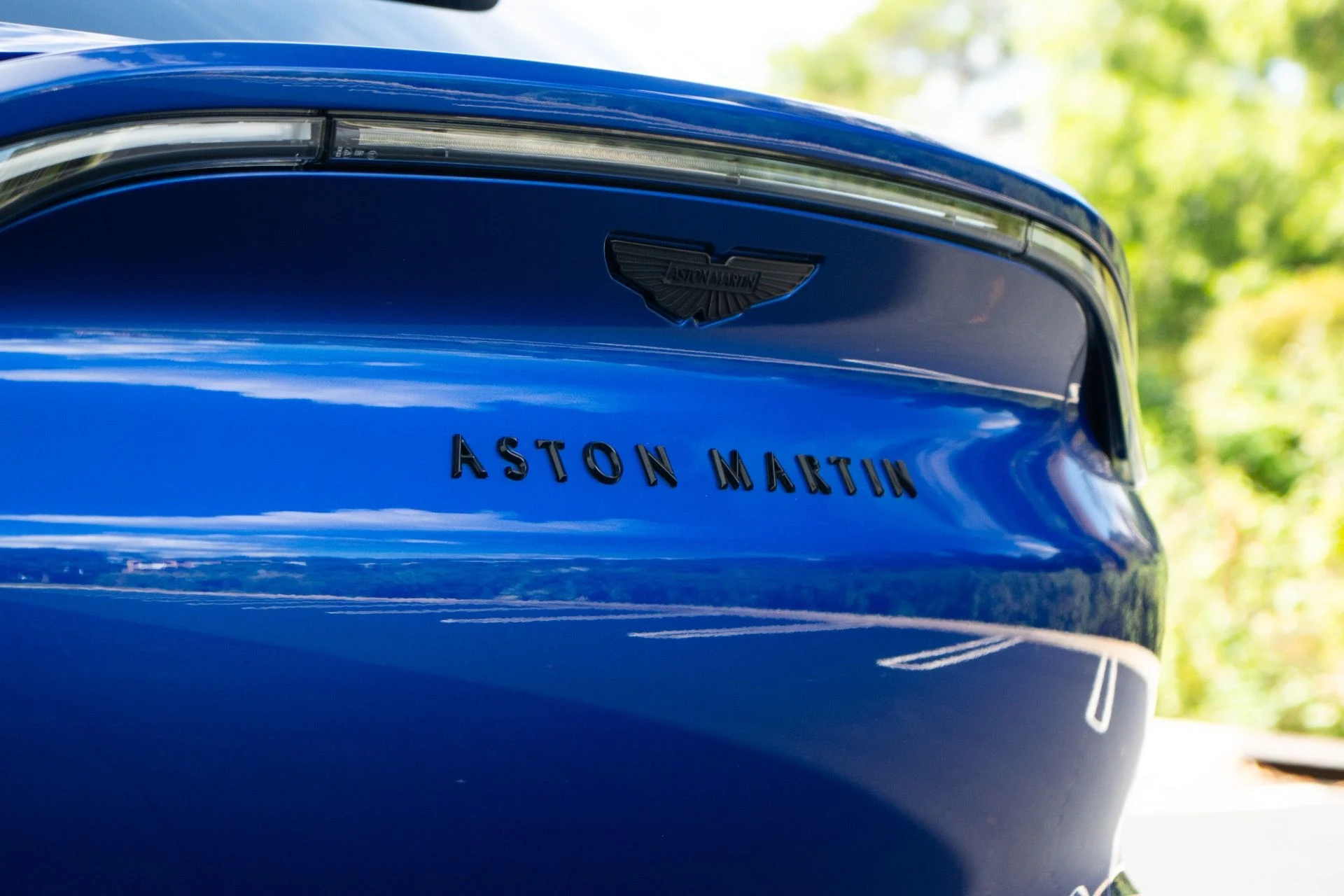 mph017_1902016737_Used_2025_Aston_Martin_DBX_707_1764700714_fba236c949