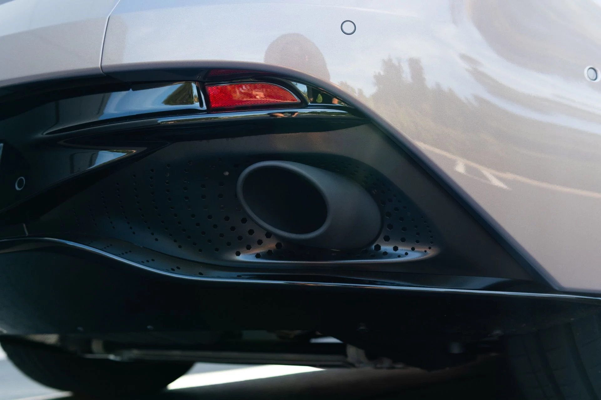 mph017_1902561954_Used_2023_Aston_Martin_DB_11_V8_1765580220_1db612eff2