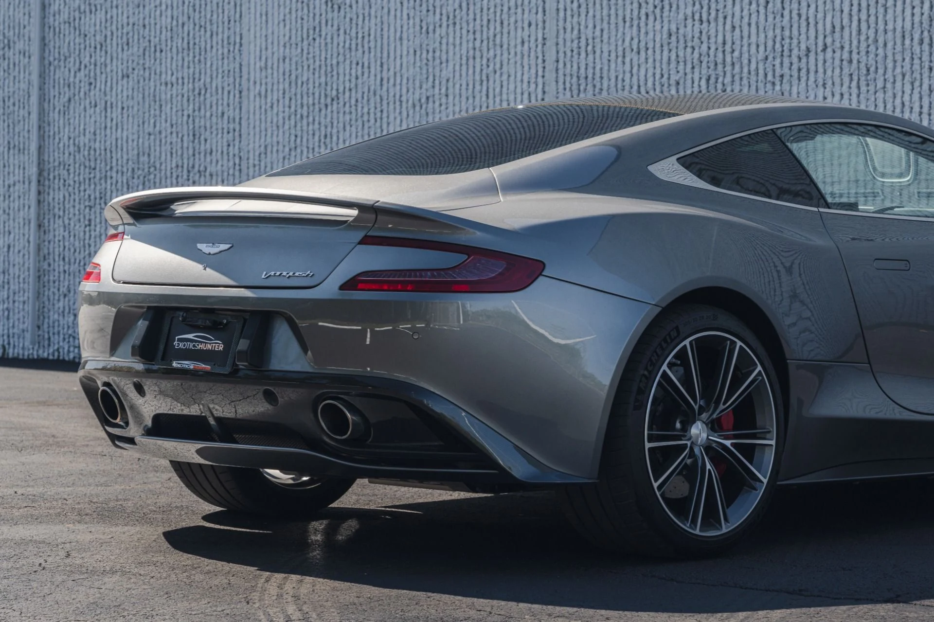 mph017_1907533138_Used_2014_Aston_Martin_Vanquish_w_Quilted_Stitching_Carbon_Interior_Carbon_Exterior_1757455355_ccce0709af