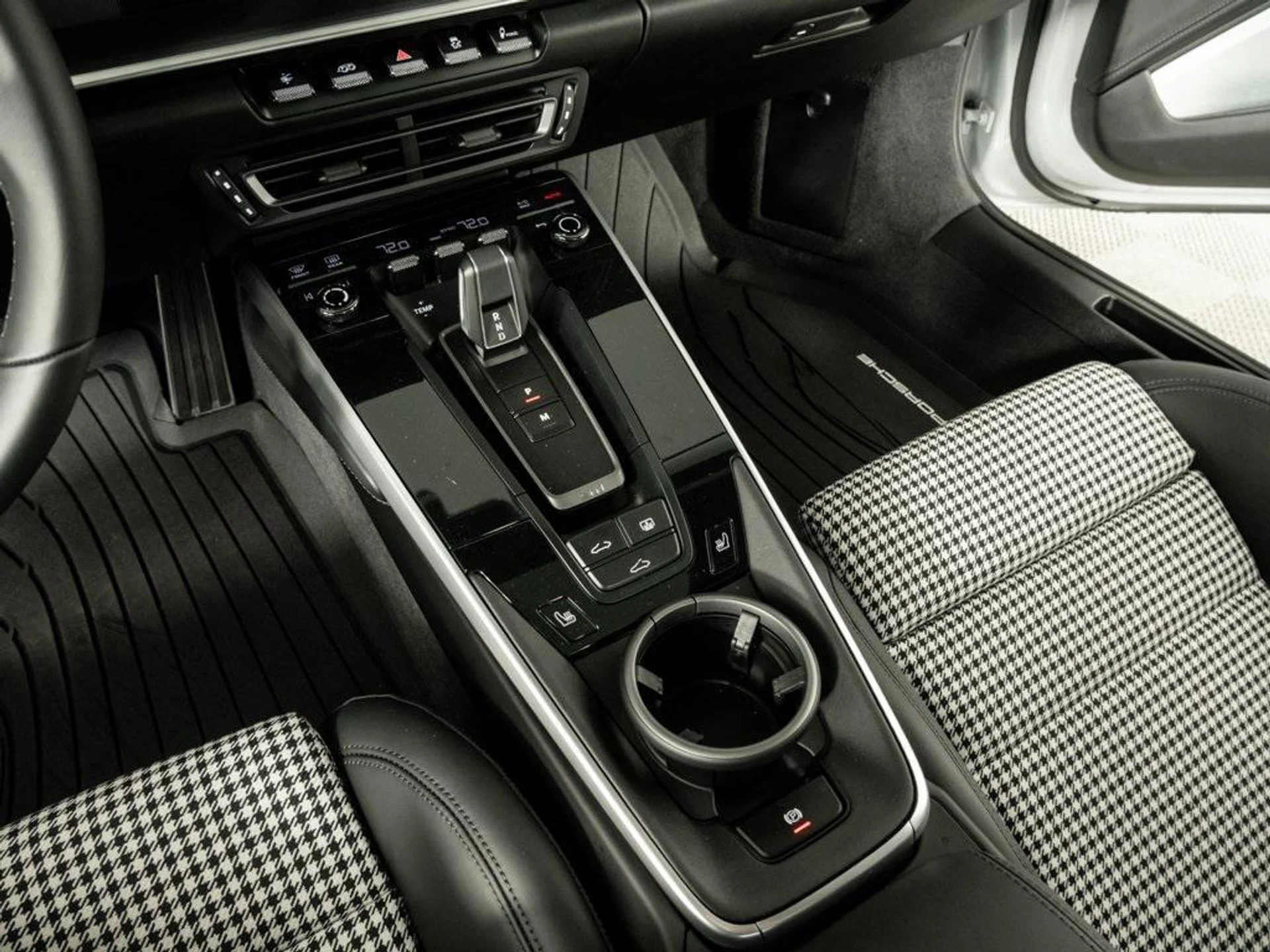 mph017_1912998370_c_Nlm_CJ_6xqs_RWH_31f_L0_E2_DSY_Kn1g_640293b23d