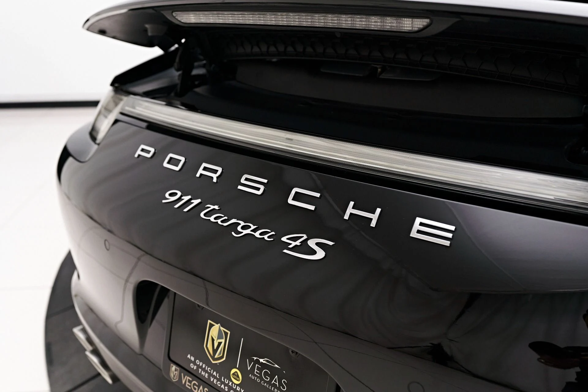 mph017_1913970337_Used_2016_Porsche_911_Targa_4_S_1708643466_feea41439a