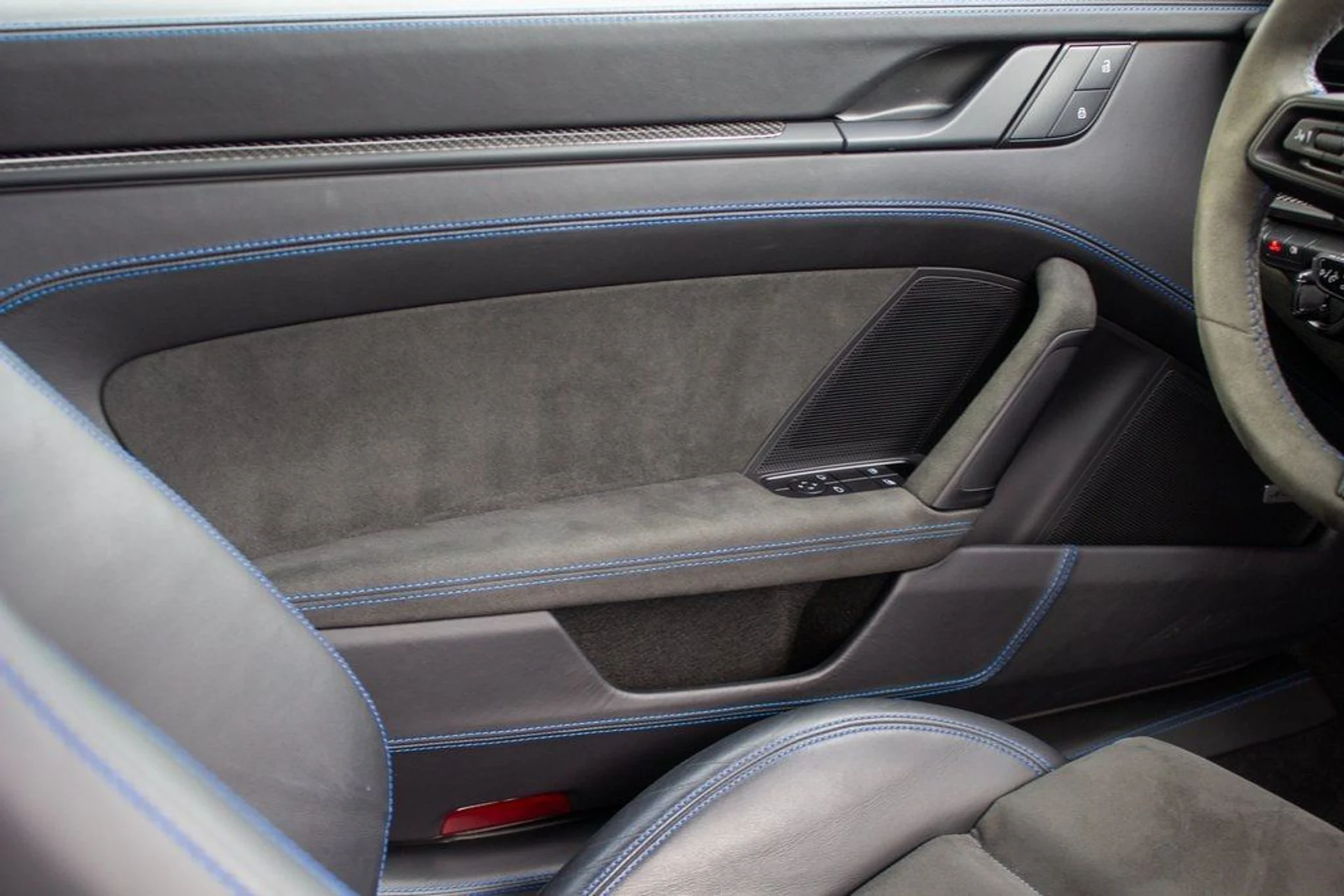 mph017_1925154526_59ad83d10cdeab0701c0b84155bbf8f2_6da027b6a7