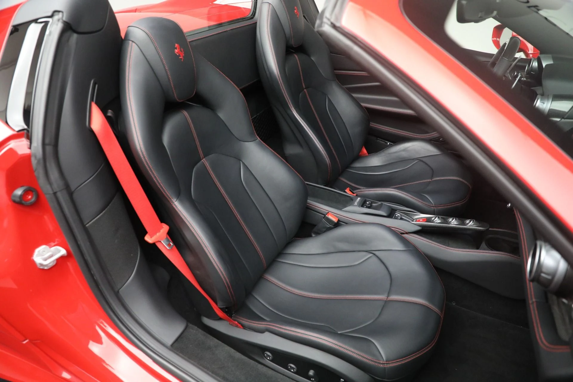 mph017_1927557597_Used_2022_Ferrari_F8_Spider_1762208749_40e58b5c6b