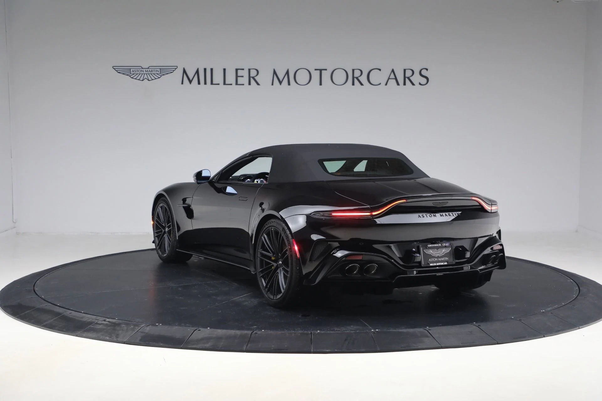 mph017_1935610217_New_2026_Aston_Martin_Vantage_Roadster_1770848011_ced3983553