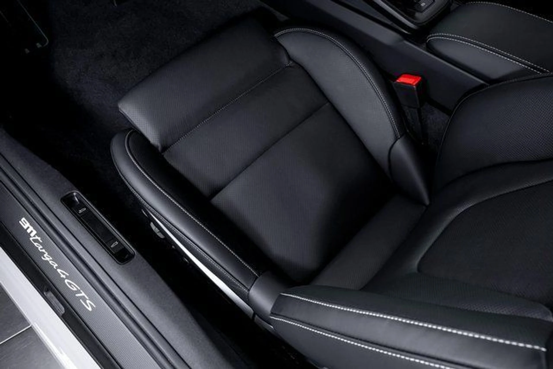 mph017_1938778572_e60f4bc879f2744147f5aa25ba0ad3e4x_feb54ae103