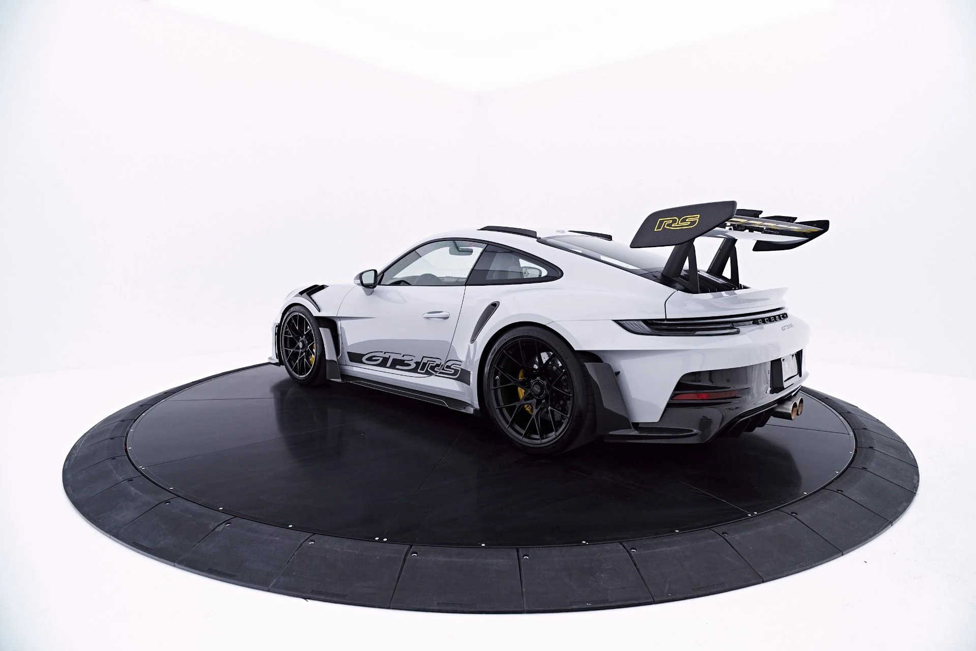 mph017_1947637027_Used_2025_Porsche_911_GT_3_RS_1781833659_67d86ae7bd