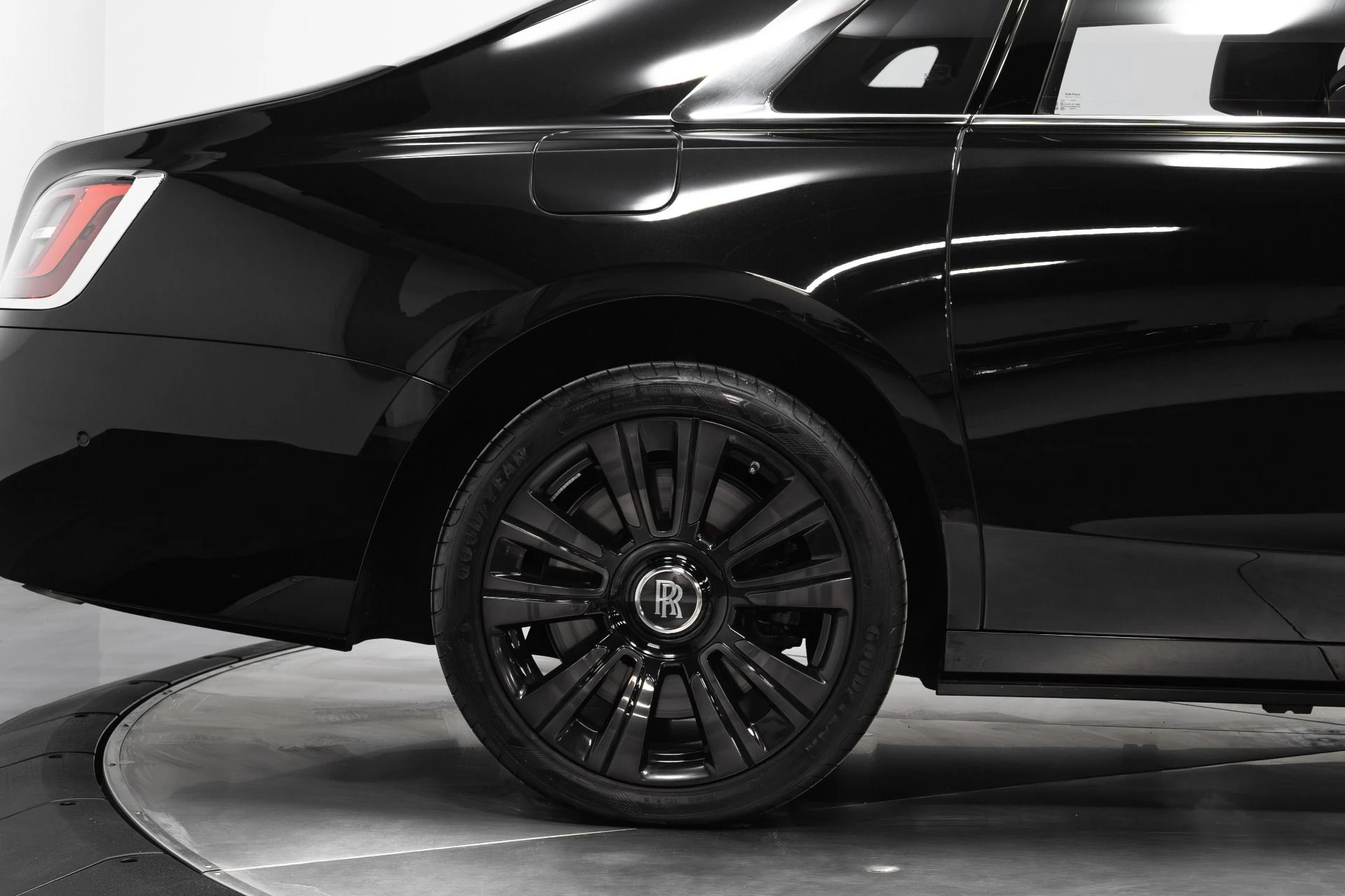 mph017_1948518801_Used_2022_Rolls_Royce_Ghost_1767138760_66f4aa8f00