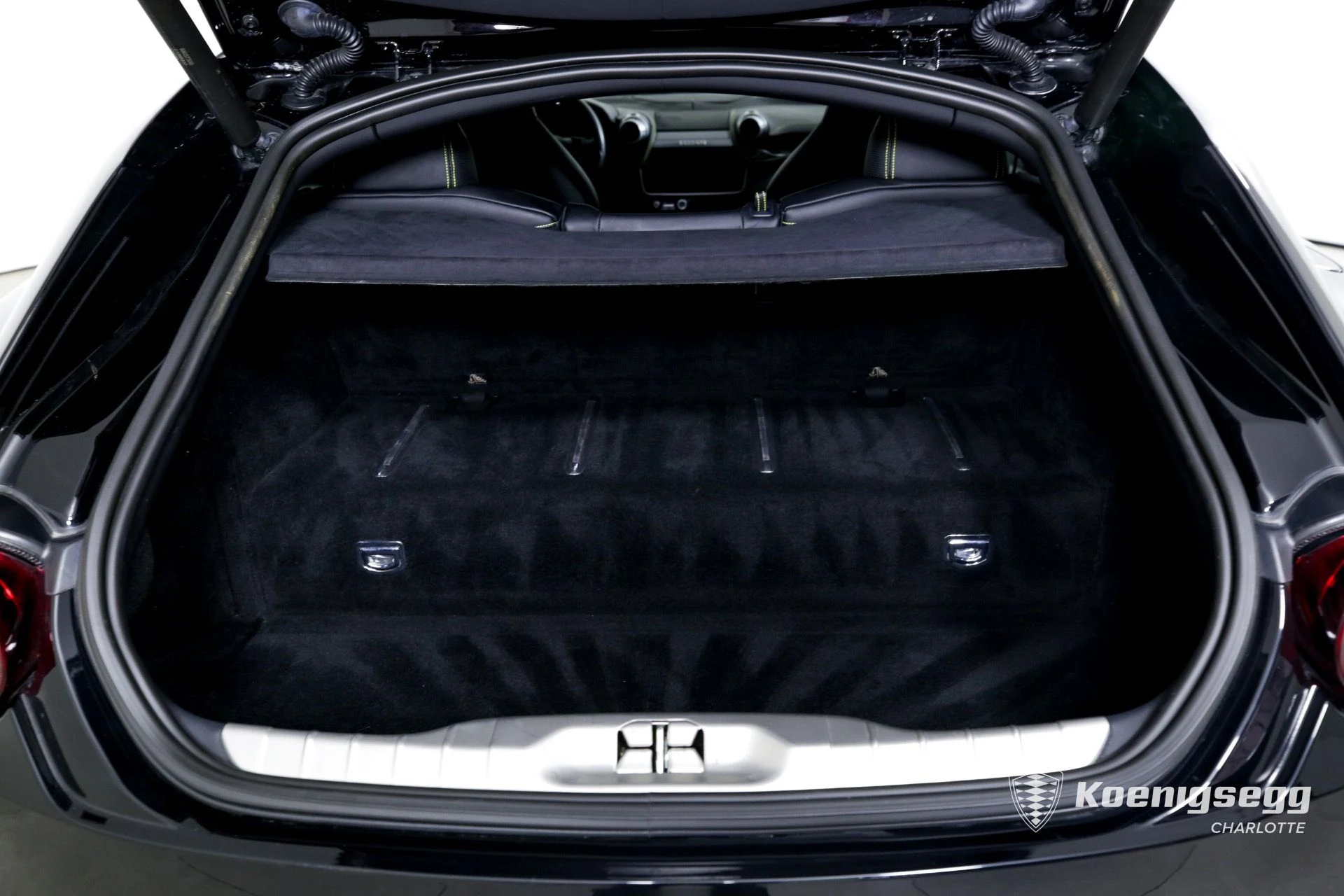 mph017_1948804975_Used_2018_Ferrari_GTC_4_Lusso_T_1761056052_7c90a705a1