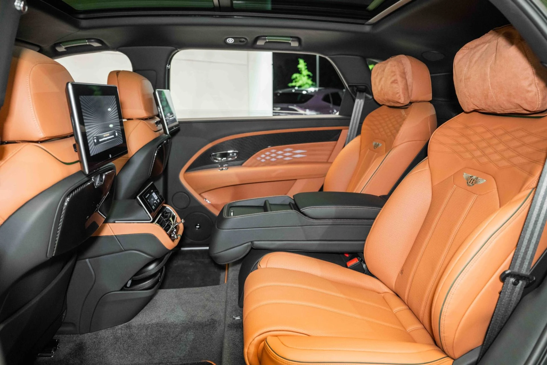 mph017_1950413473_Used_2024_Bentley_Bentayga_EWB_Azure_V8_1718899287_562914c116