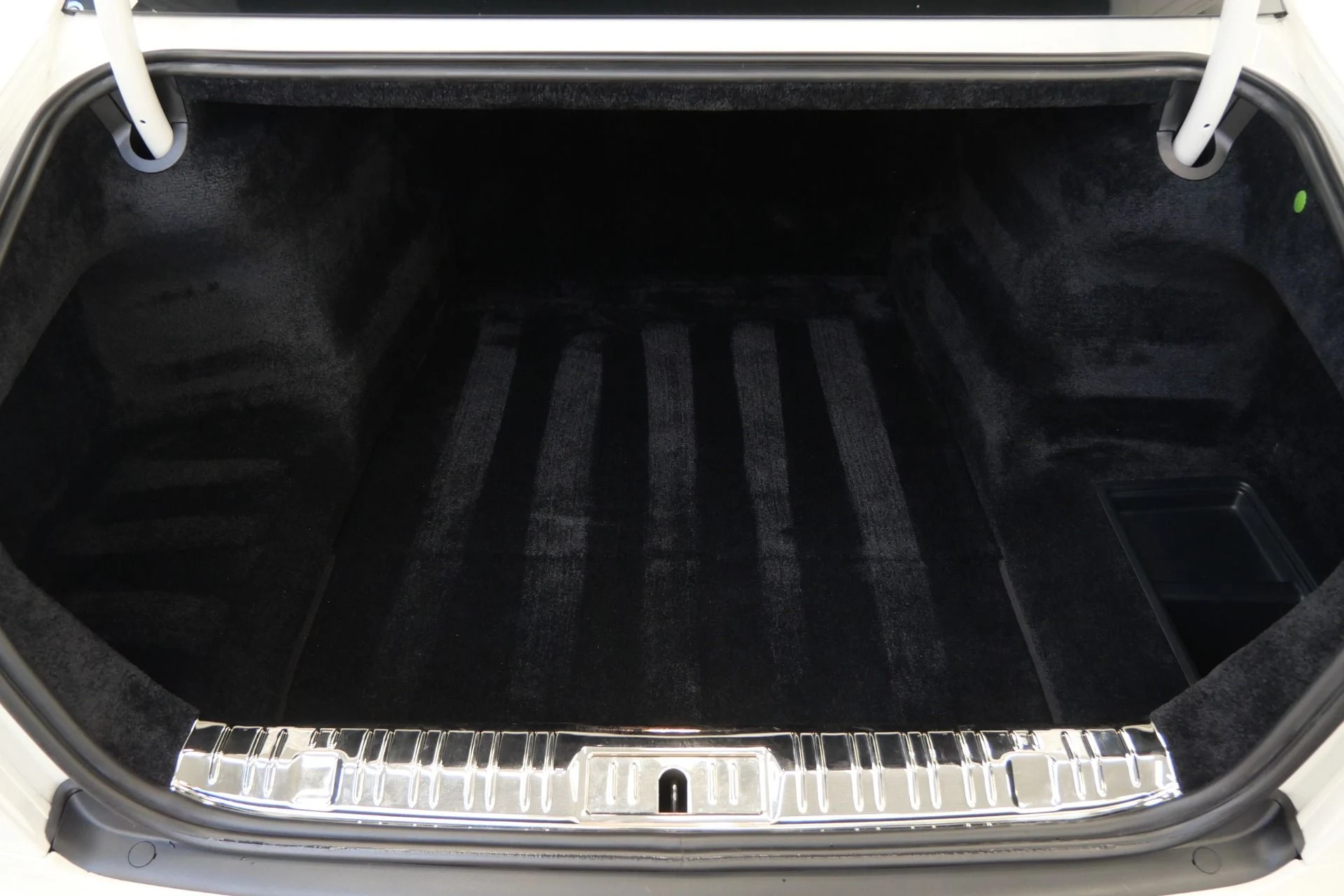 mph017_1950495996_Used_2013_Rolls_Royce_Ghost_Rear_Theatre_Configuration_Sunroof_Picnic_Tables_1765817779_6eeda63e20