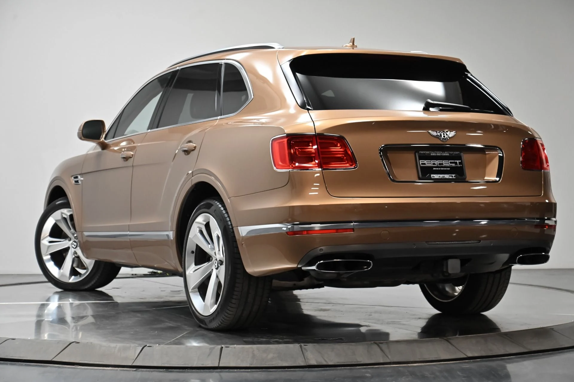 mph017_1951119505_Used_2017_Bentley_Bentayga_W12_1759876449_1eb688cee9