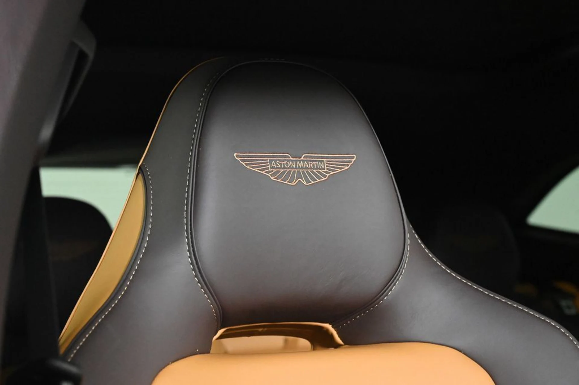 mph017_196712447_new_2026_aston_martin_dbx_707awd_11350_23027858_18_1024_9f321d1cd8
