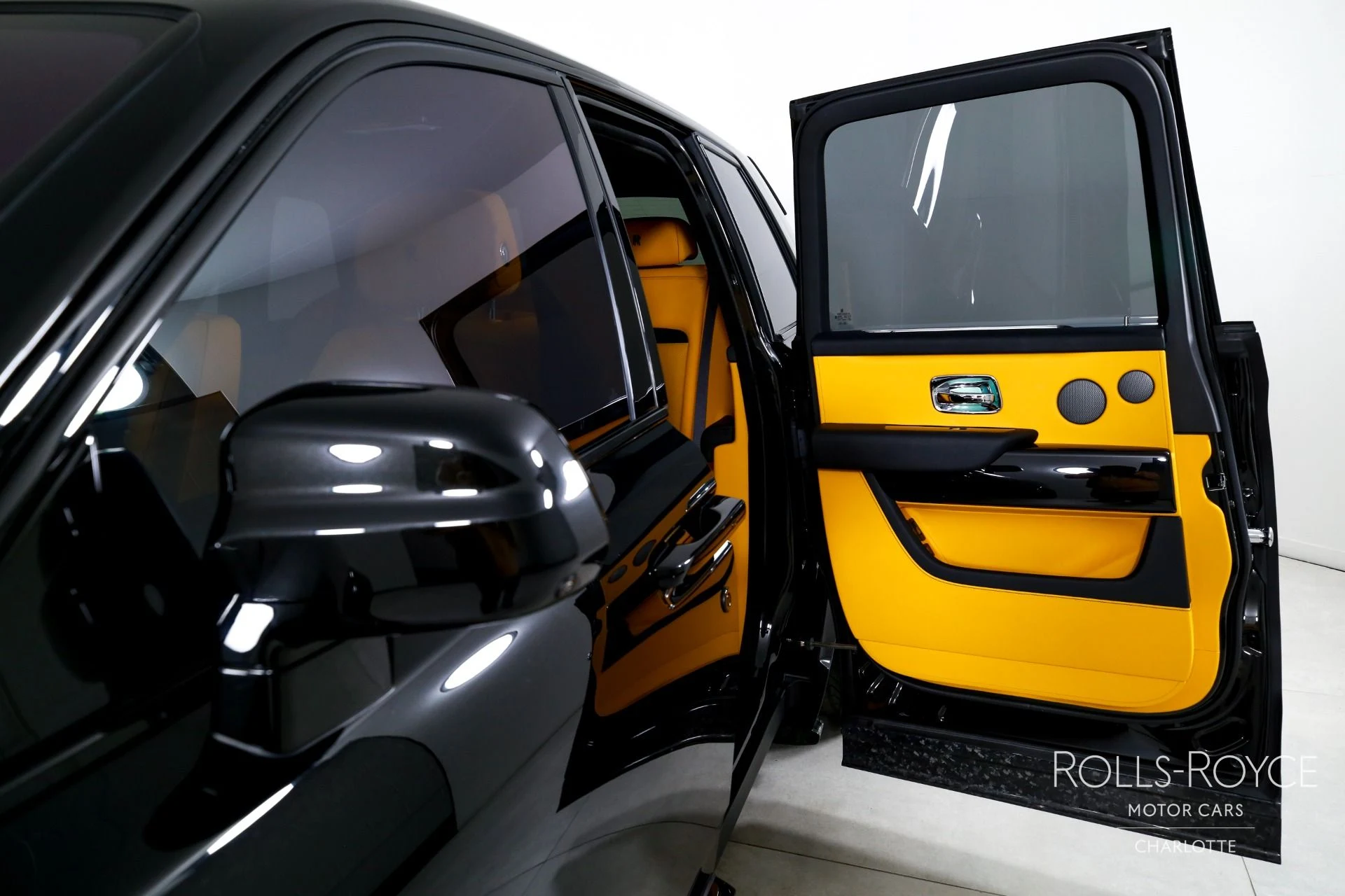 mph017_198257346_Used_2024_Rolls_Royce_Cullinan_1764777967_6d0f24c640