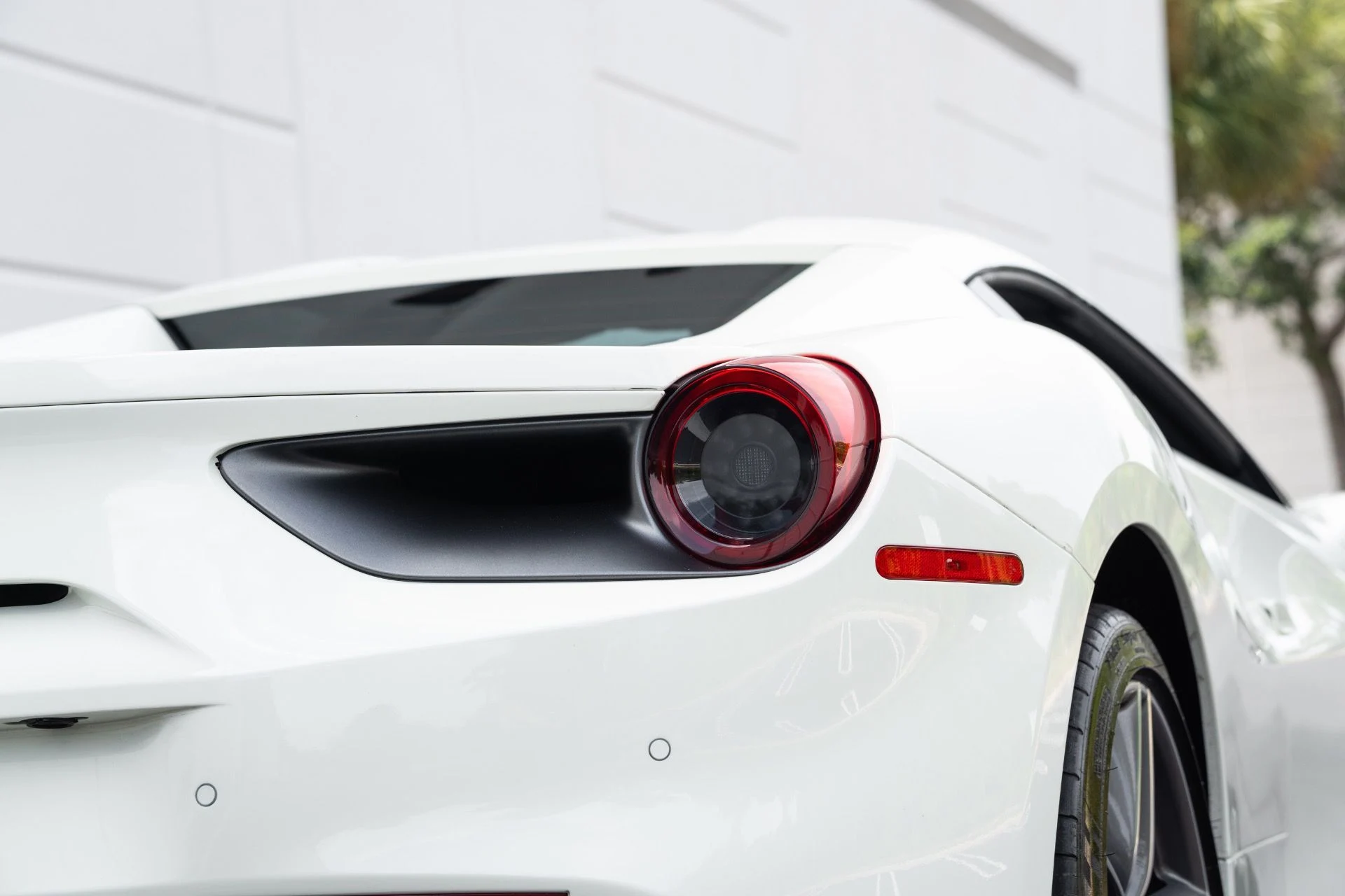 mph017_1989884902_Used_2018_Ferrari_488_Spider_1779900992_e69e5389d2