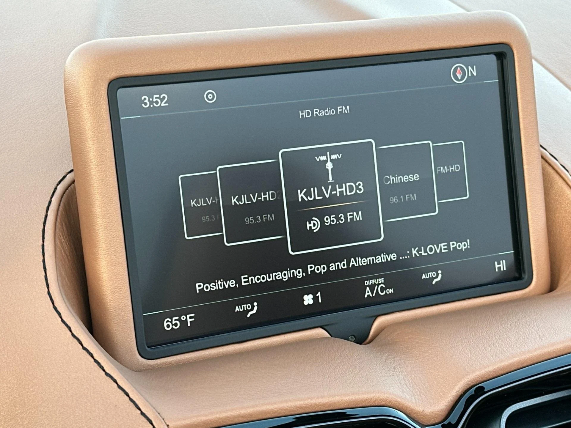 mph017_1993846177_Used_2021_Aston_Martin_Vantage_1764949776_0c76541bf6