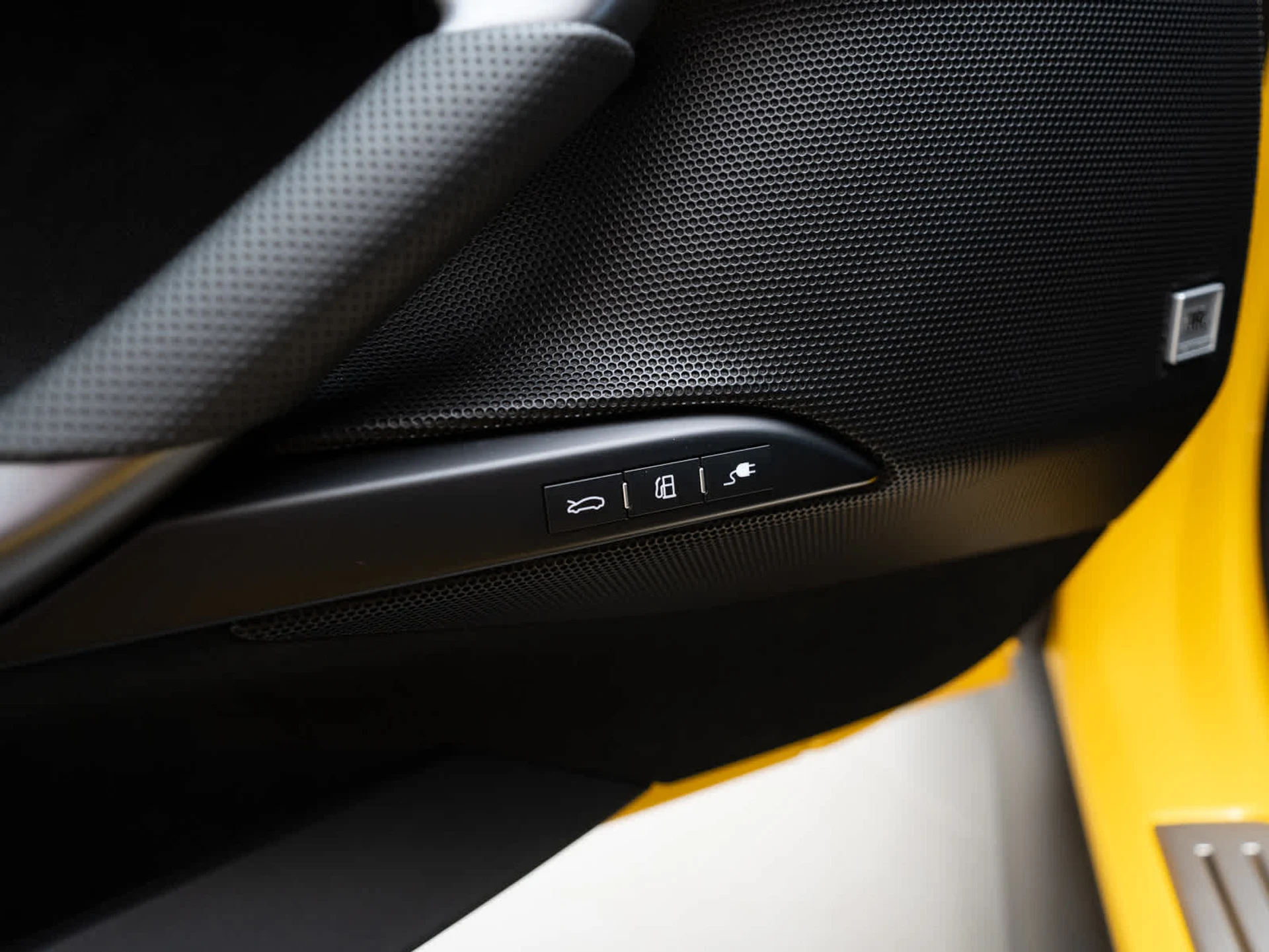 mph017_1998186421_27f0ade5fdeb5a8358401f5d573f4075x_ae237308a4