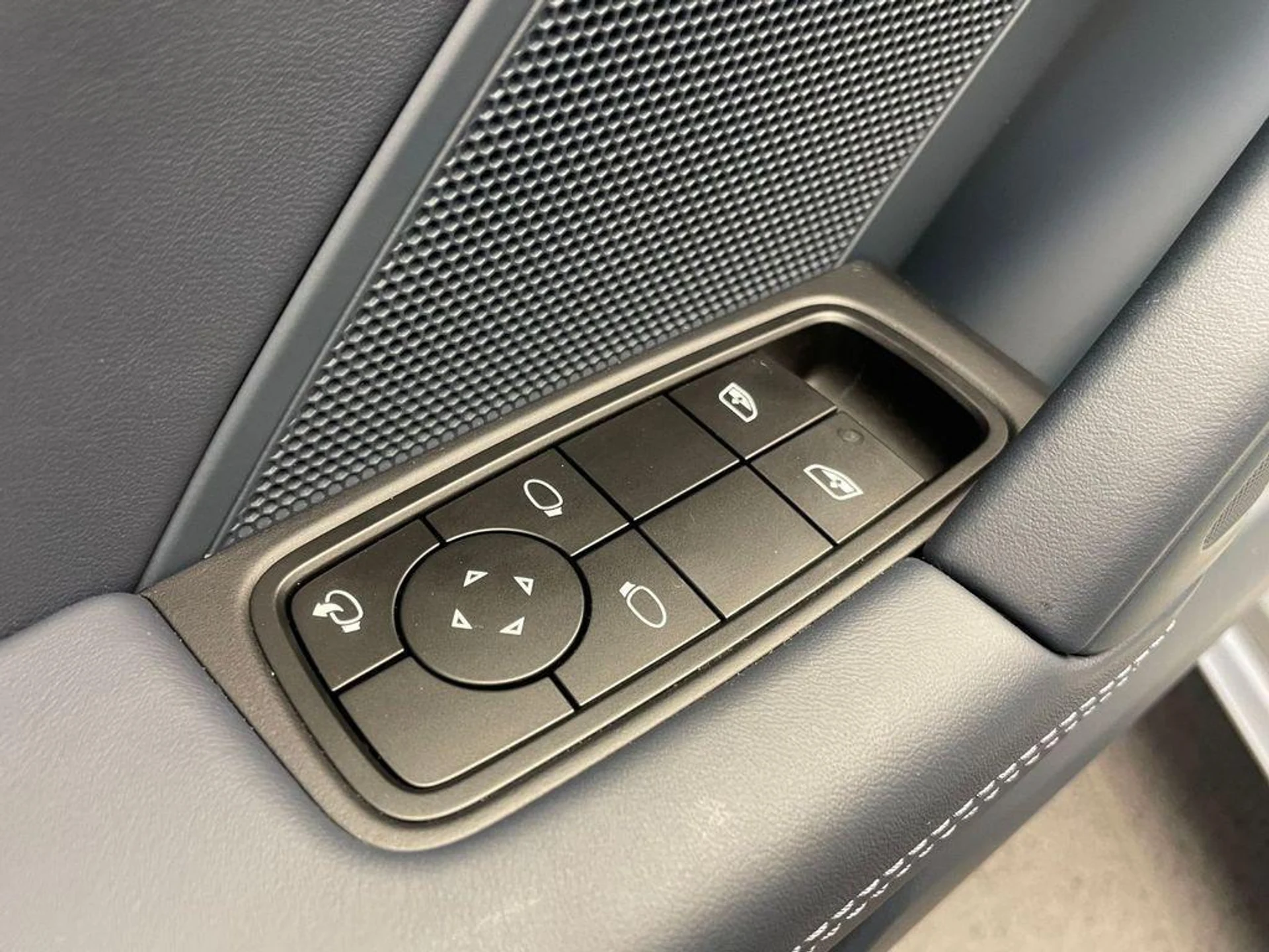 mph017_2003523714_L6_Ef4_CHF_eso_2qw9_Kgtq_O2_JE_44c5c784fe